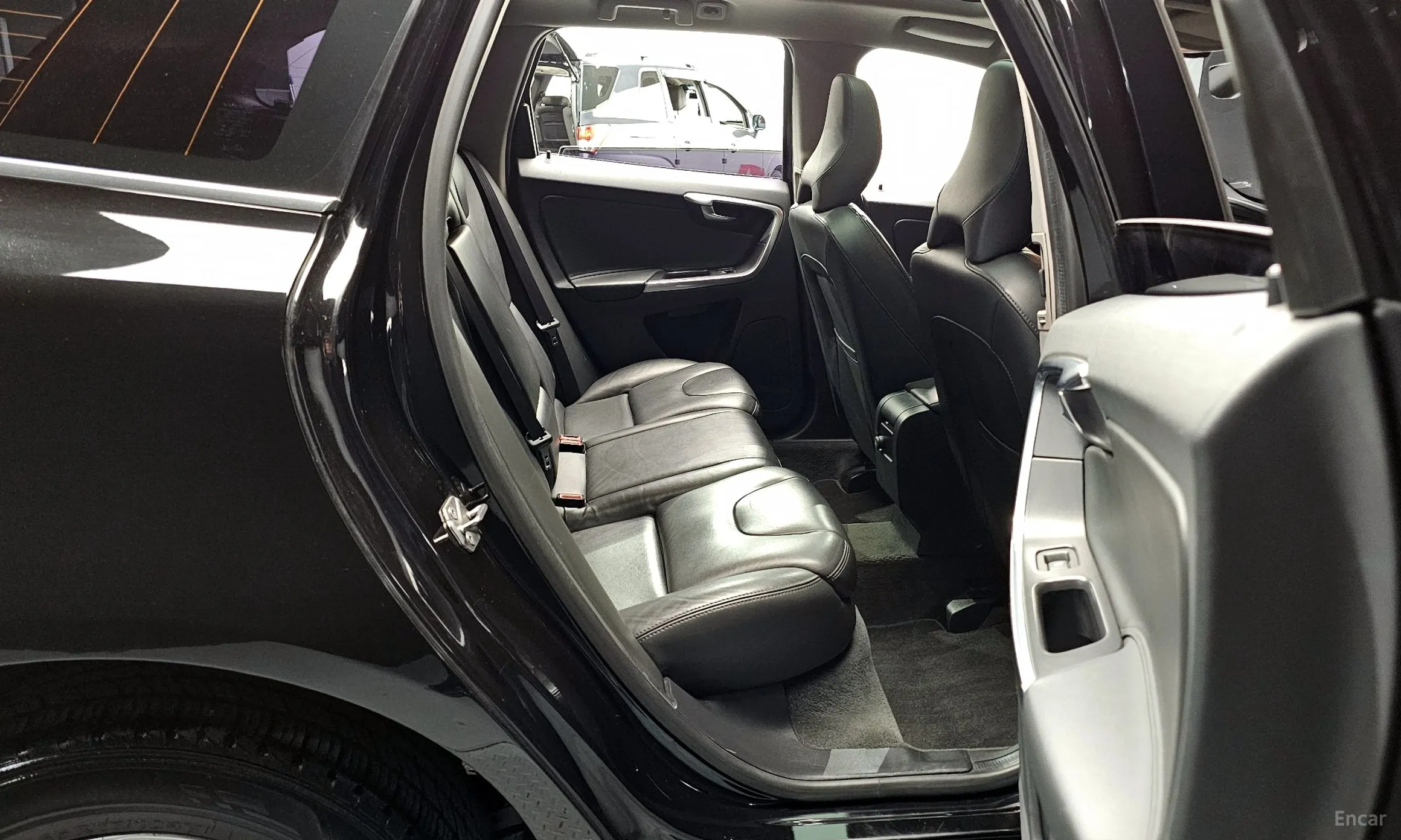 Volvo XC60 превью 12
