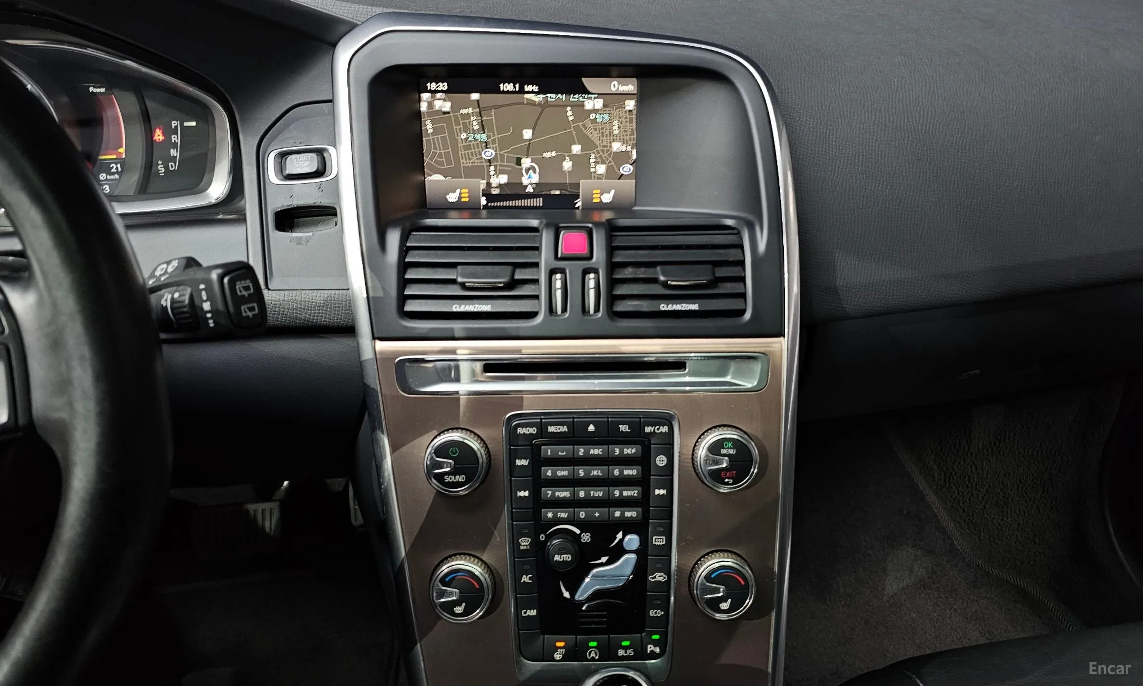 Volvo XC60 превью 14