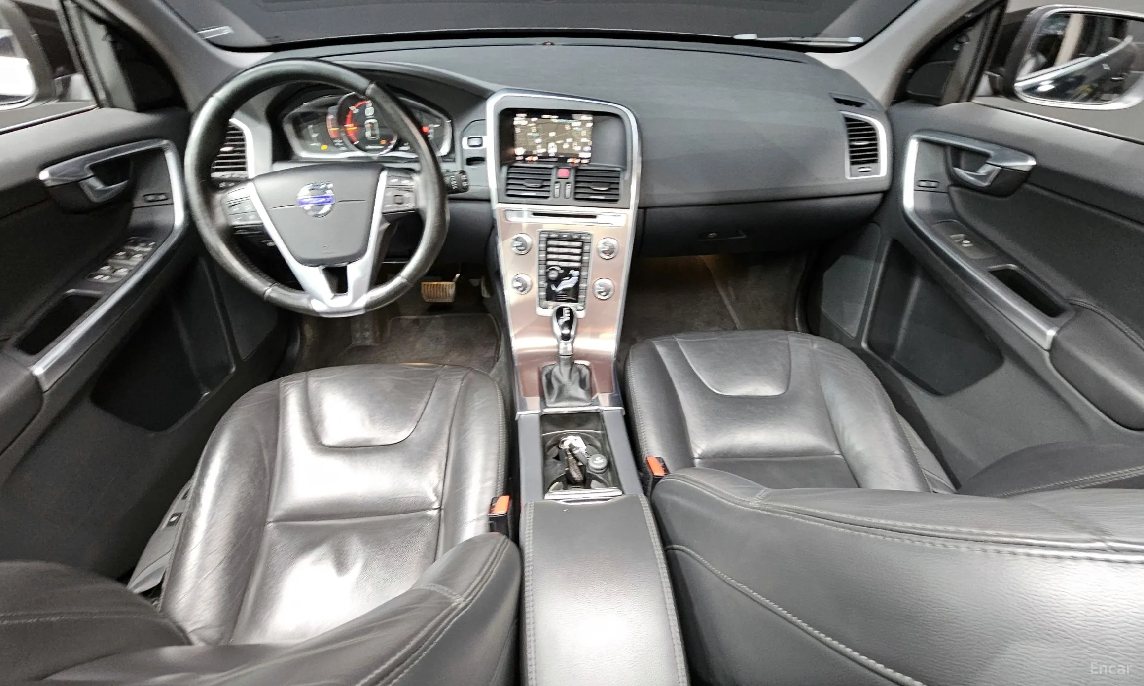 Volvo XC60 превью 7