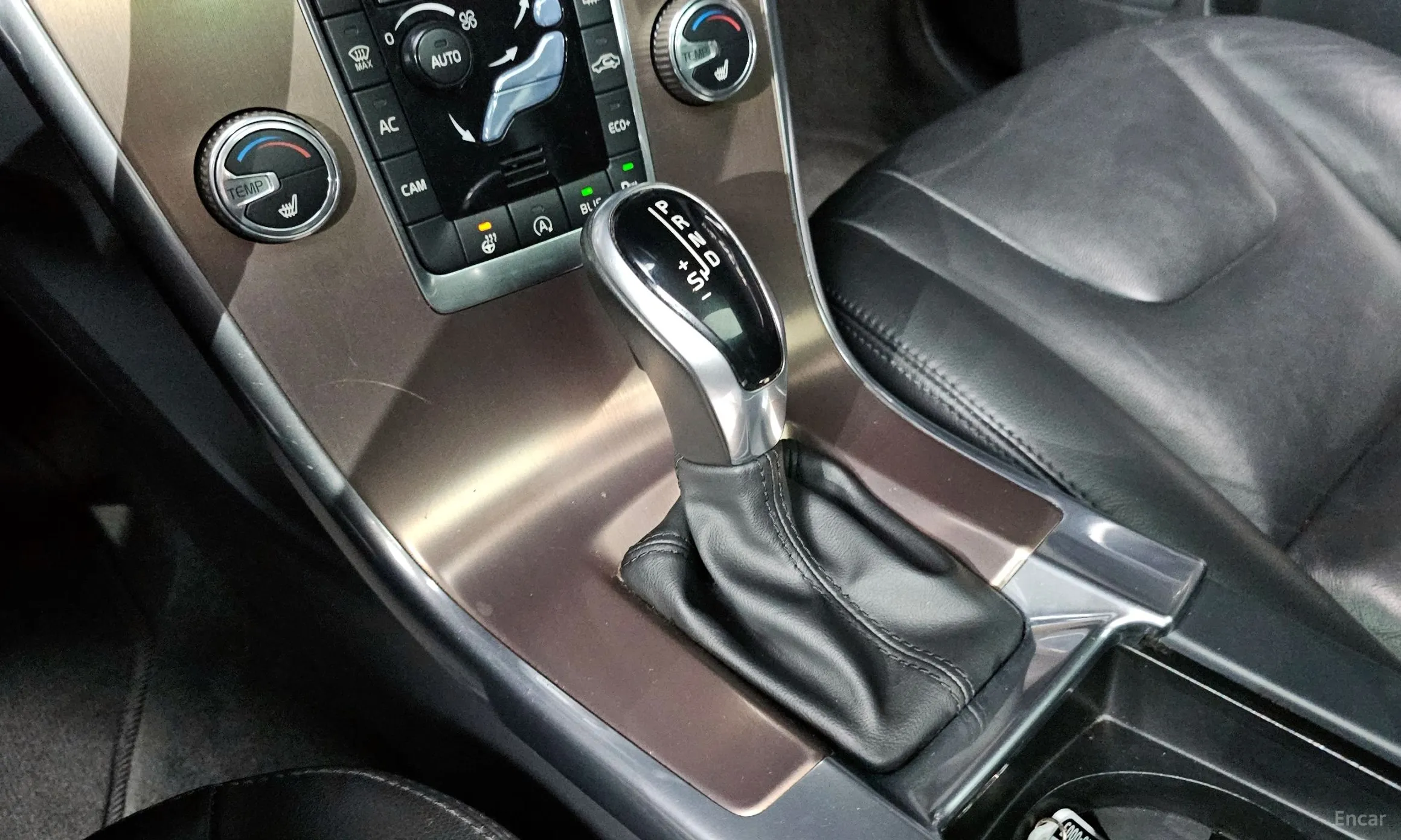 Volvo XC60 превью 9