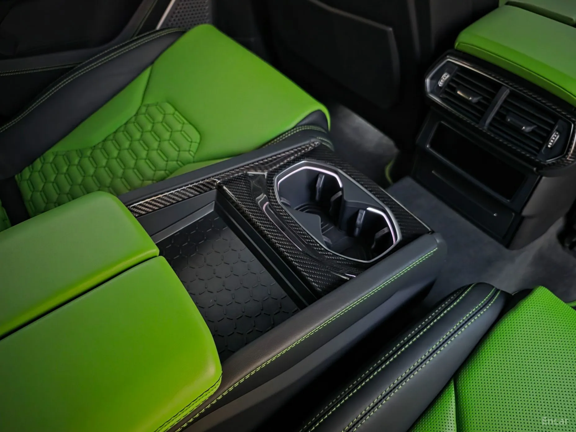 Lamborghini Urus превью 13