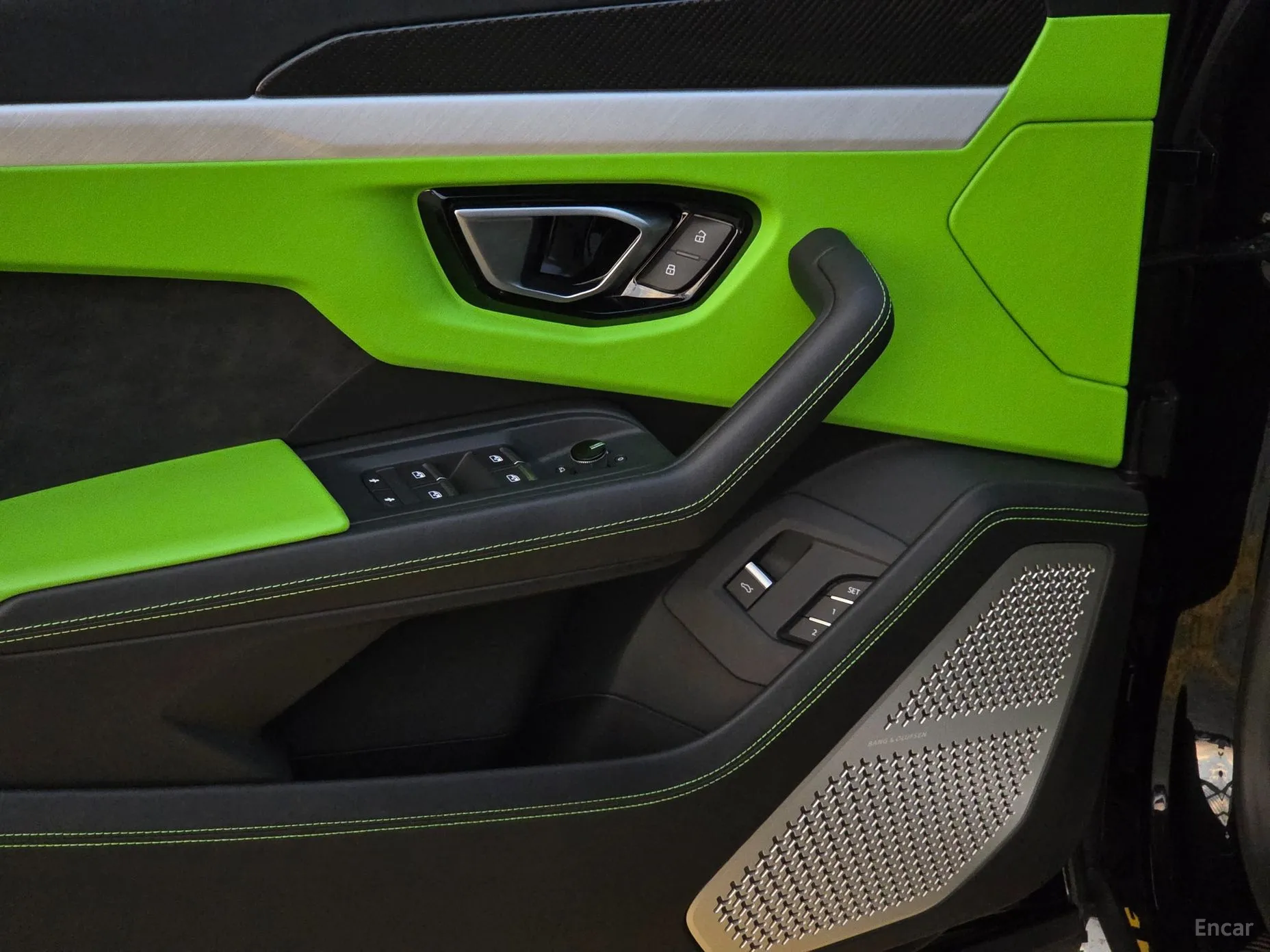 Lamborghini Urus превью 14