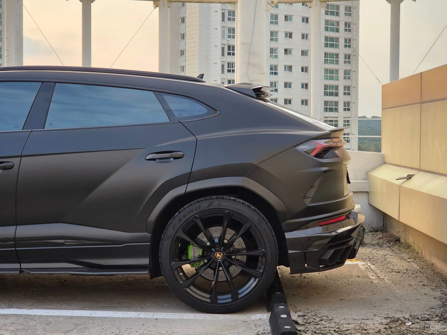 Lamborghini Urus превью 20