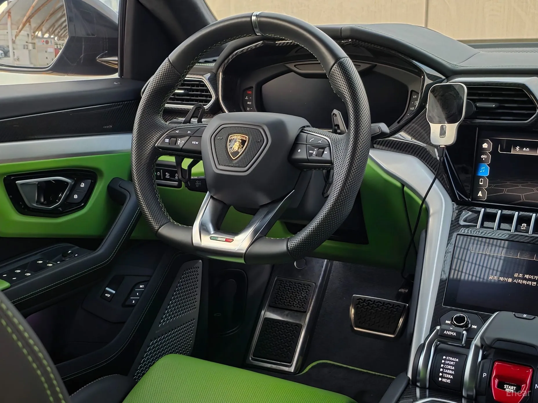 Lamborghini Urus превью 7