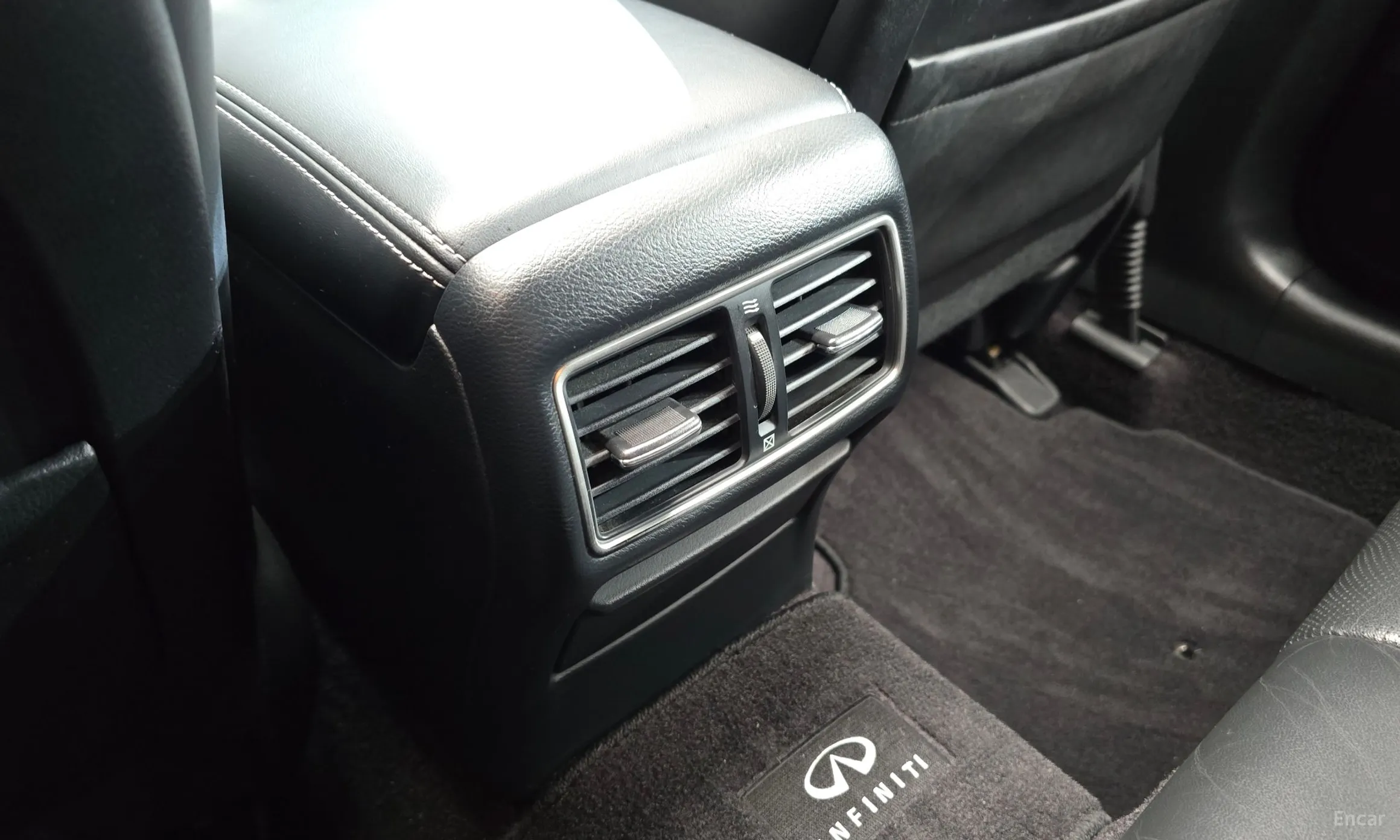 Infiniti Q50 превью 18