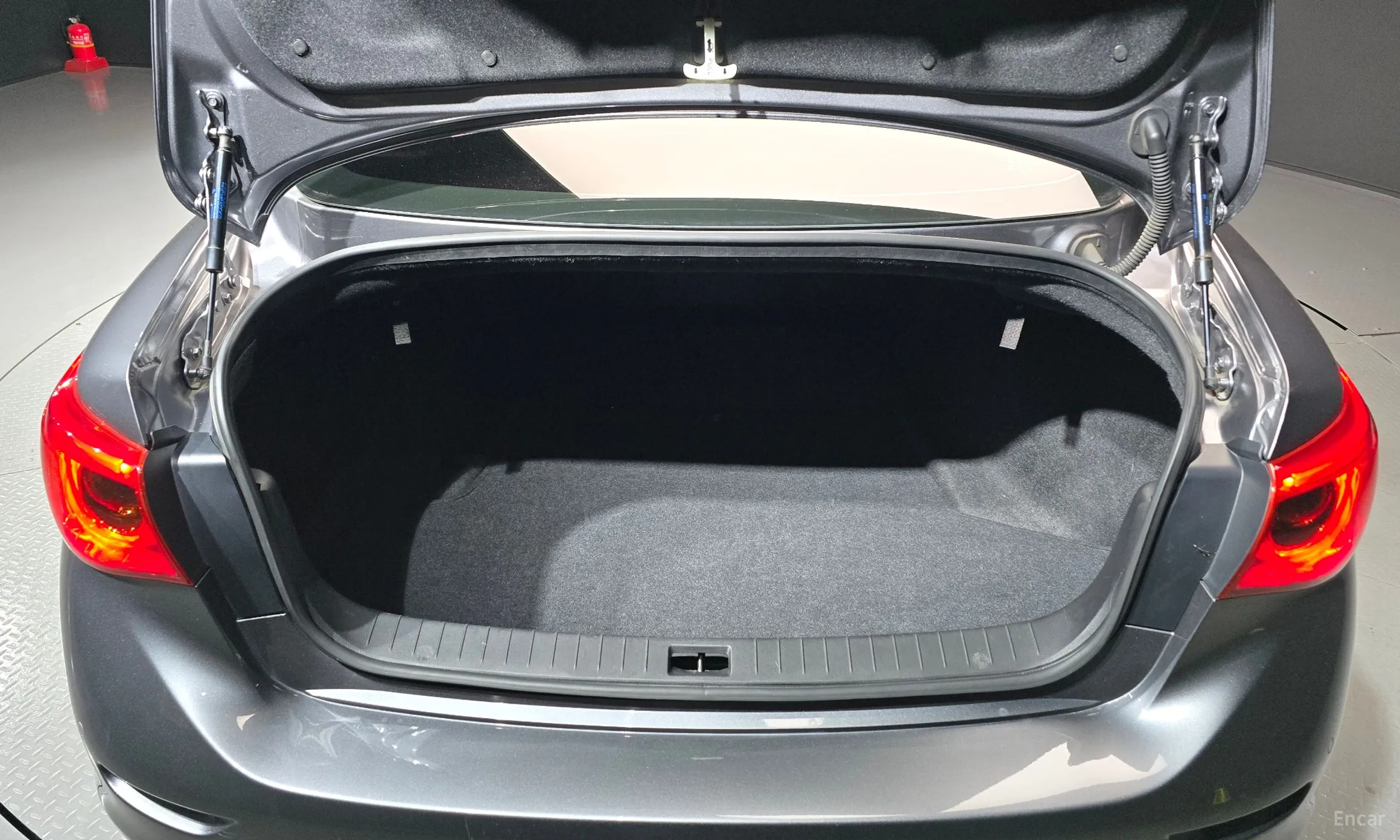 Infiniti Q50 превью 20
