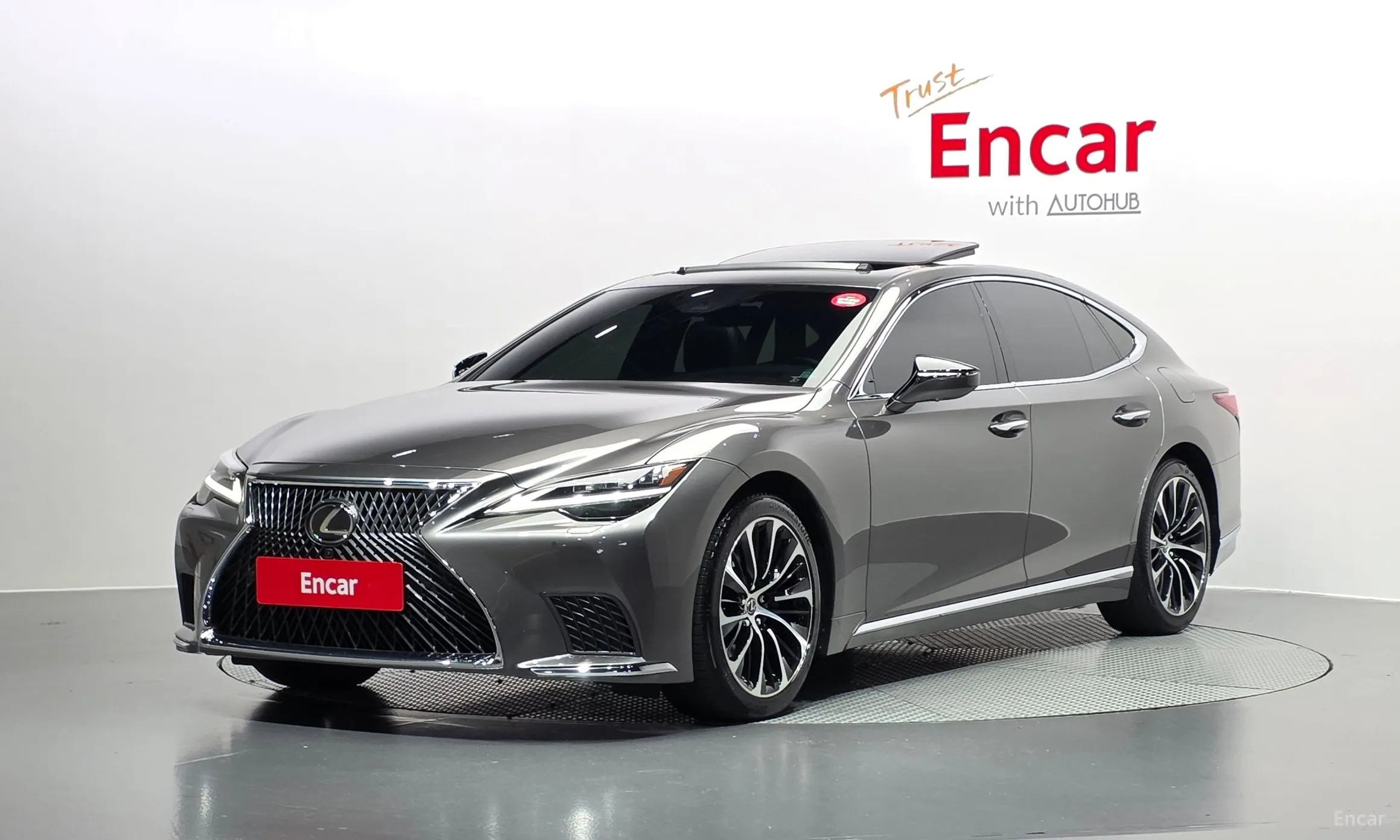 Lexus LS500h Gen 5