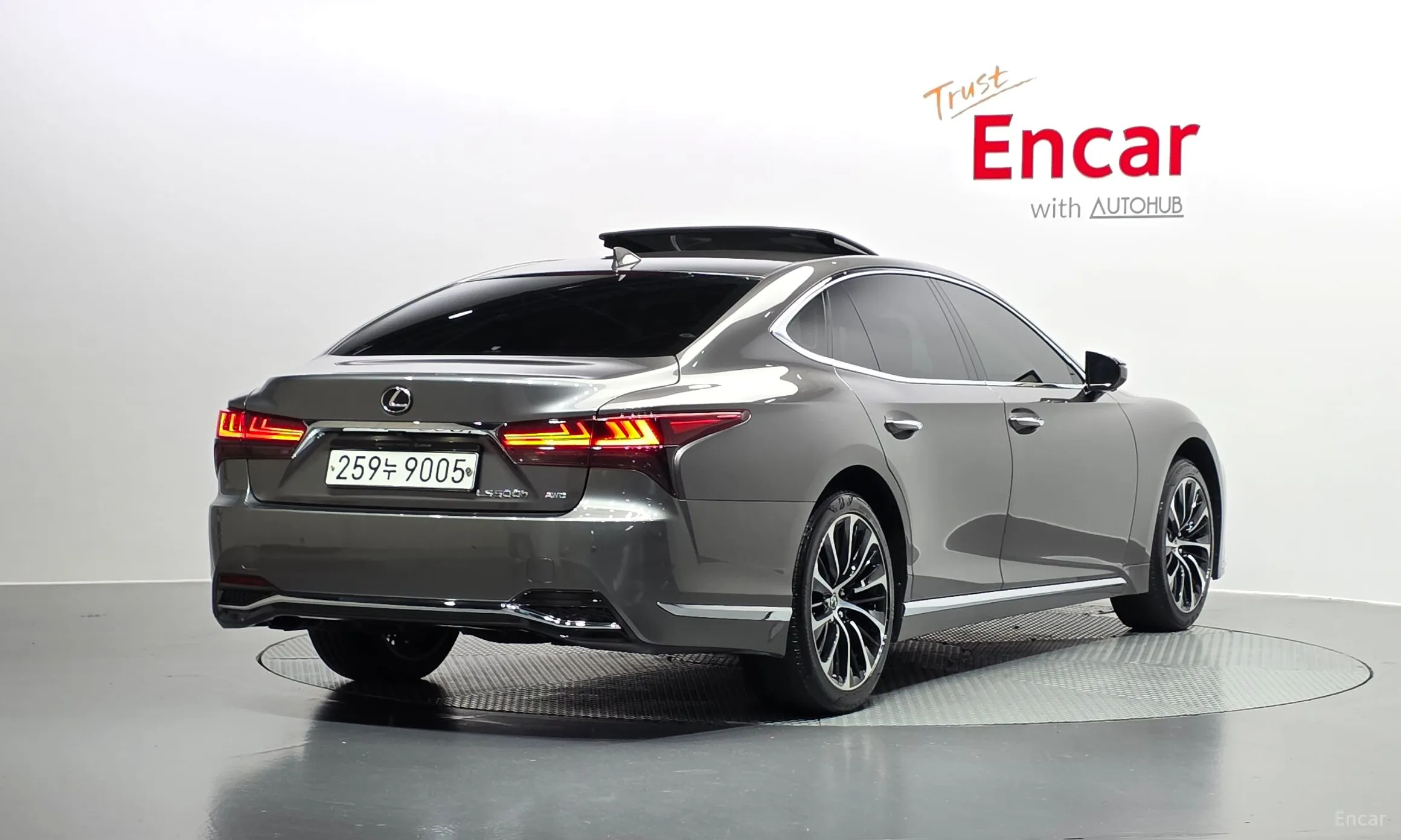 Lexus LS500h Gen 5