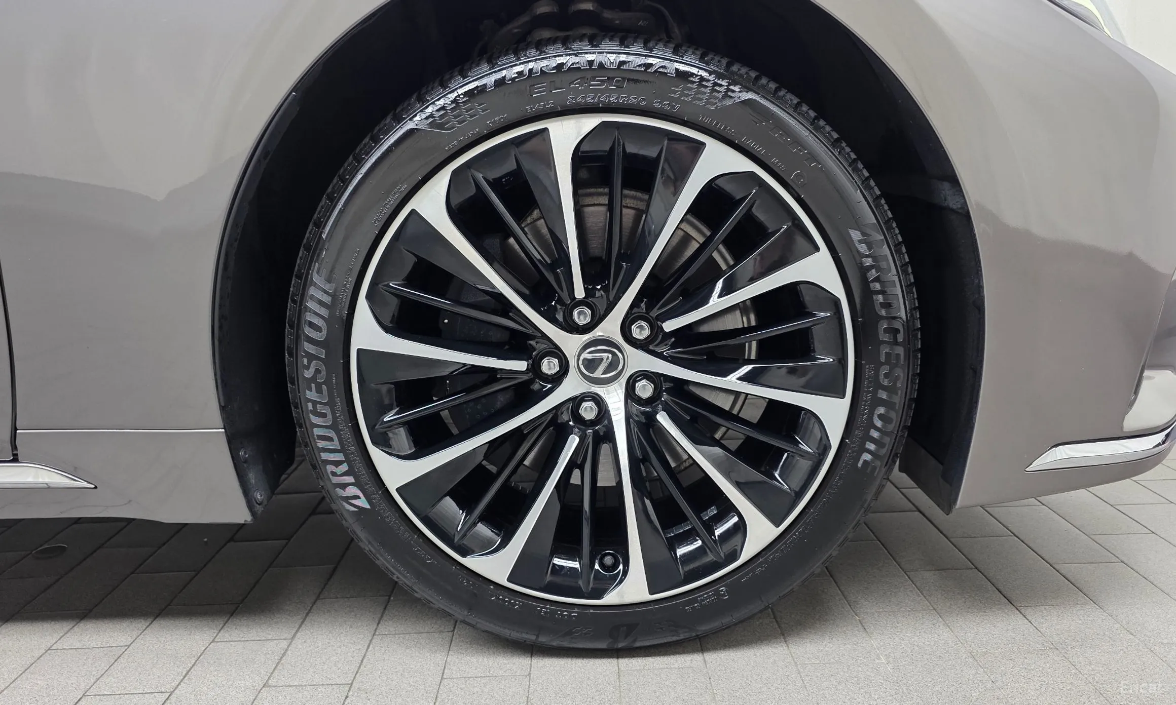 Lexus LS500h Gen 5 превью 5