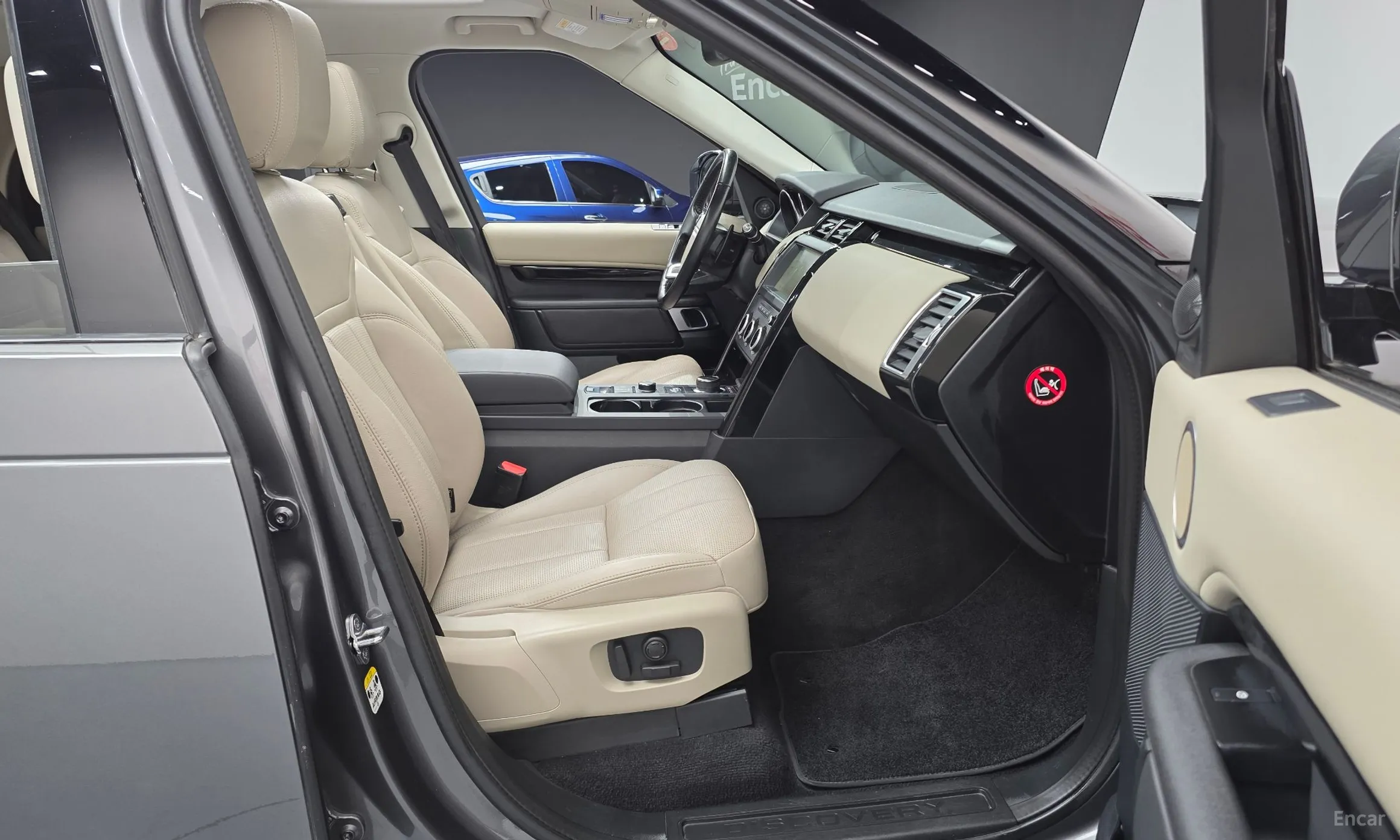 Land Rover Discovery 5 превью 10