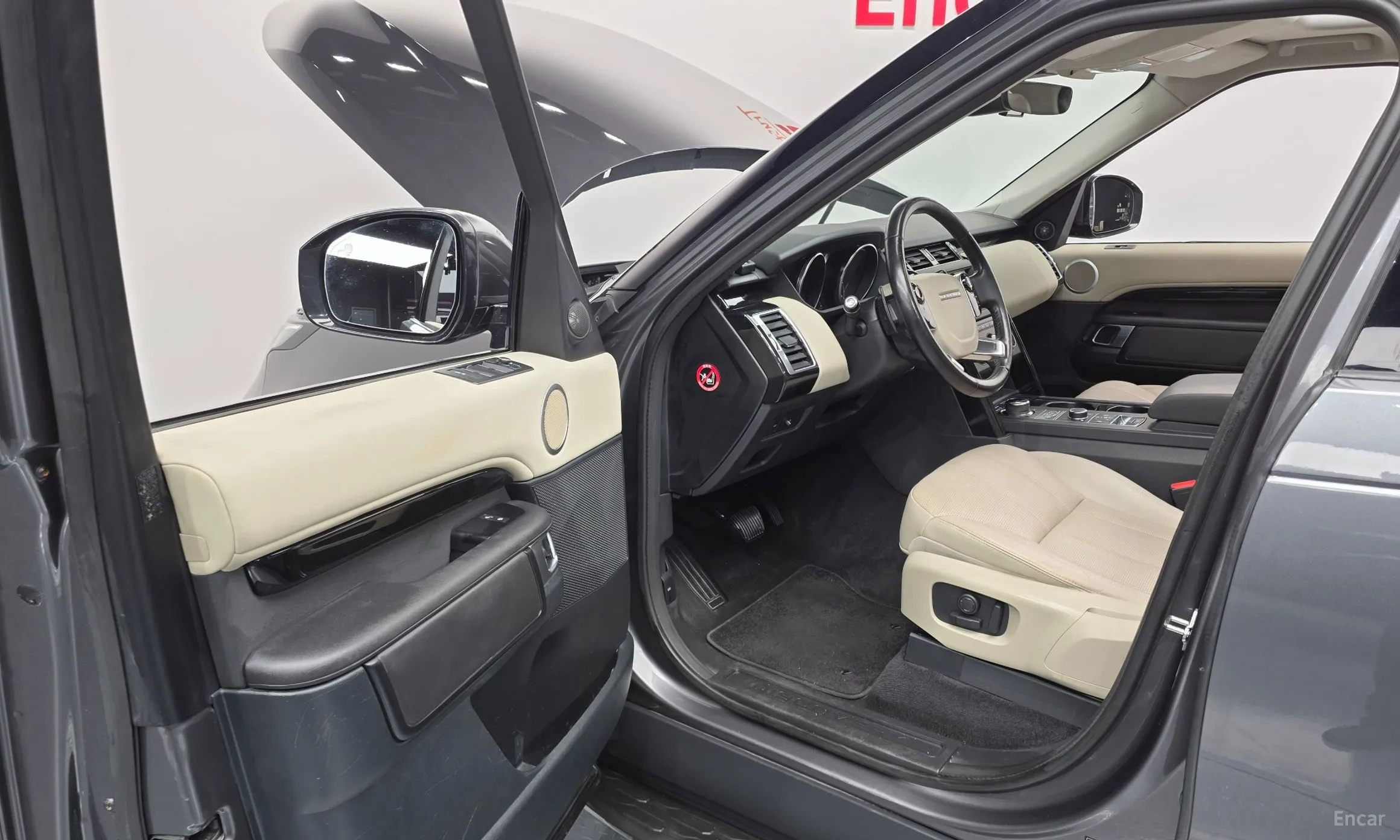 Land Rover Discovery 5 превью 11