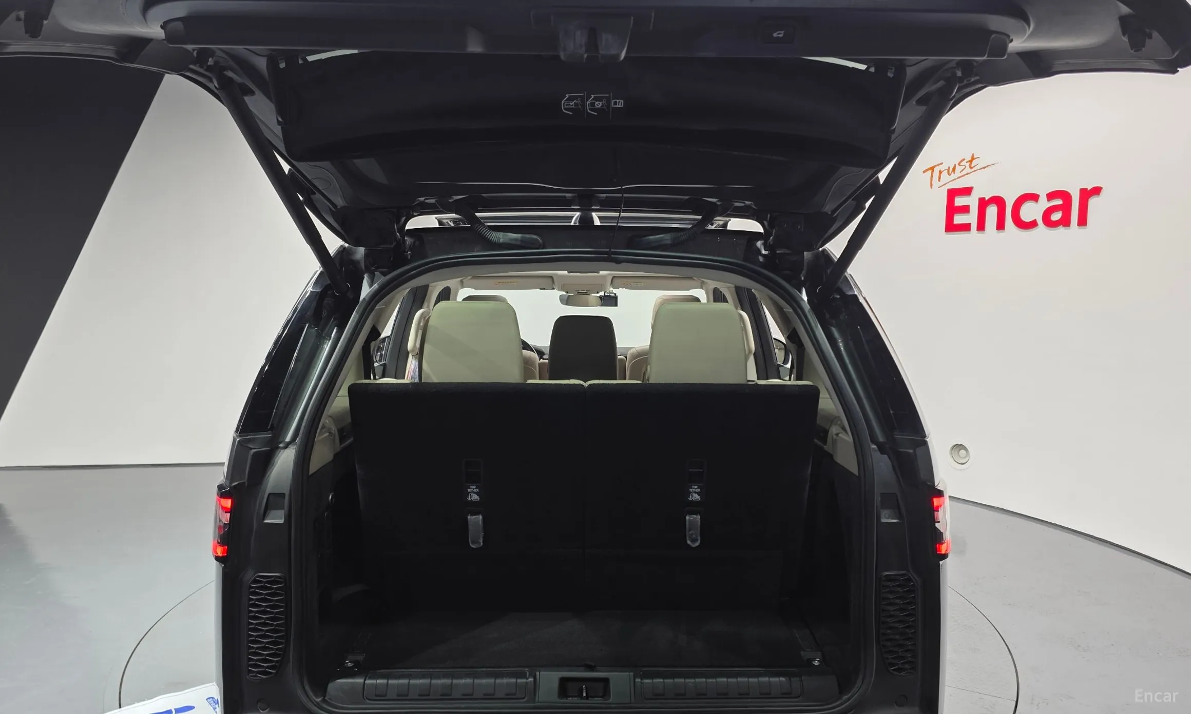 Land Rover Discovery 5 превью 20