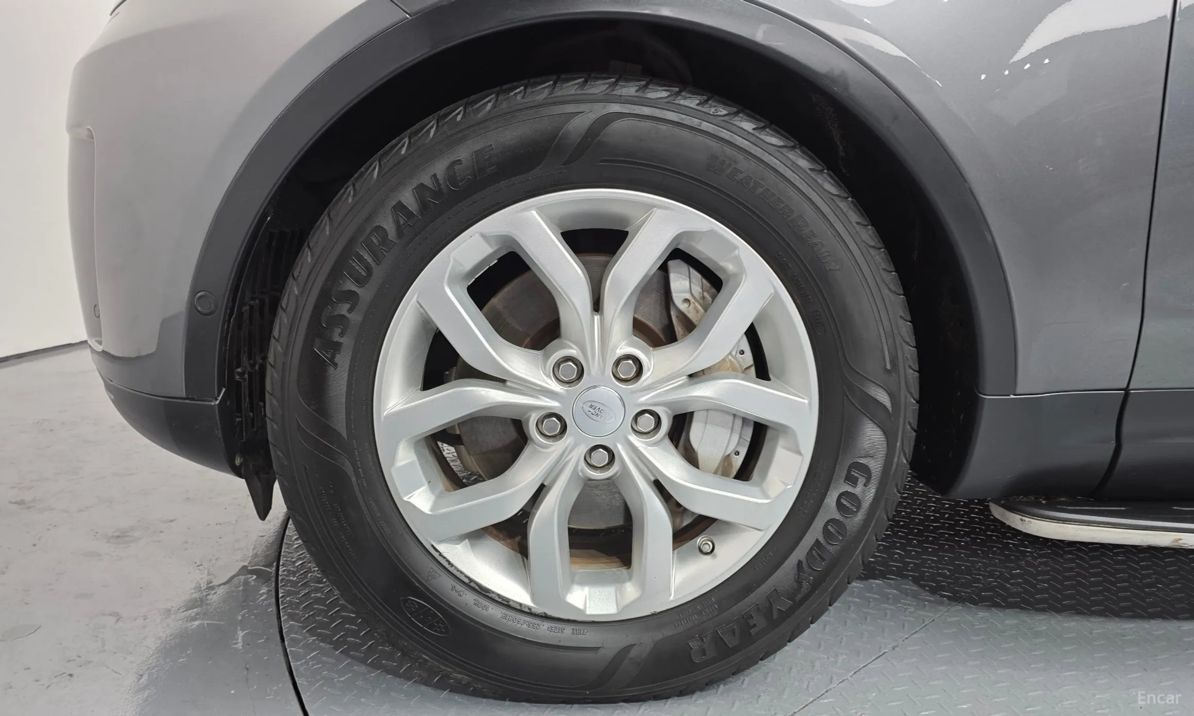 Land Rover Discovery 5 превью 5