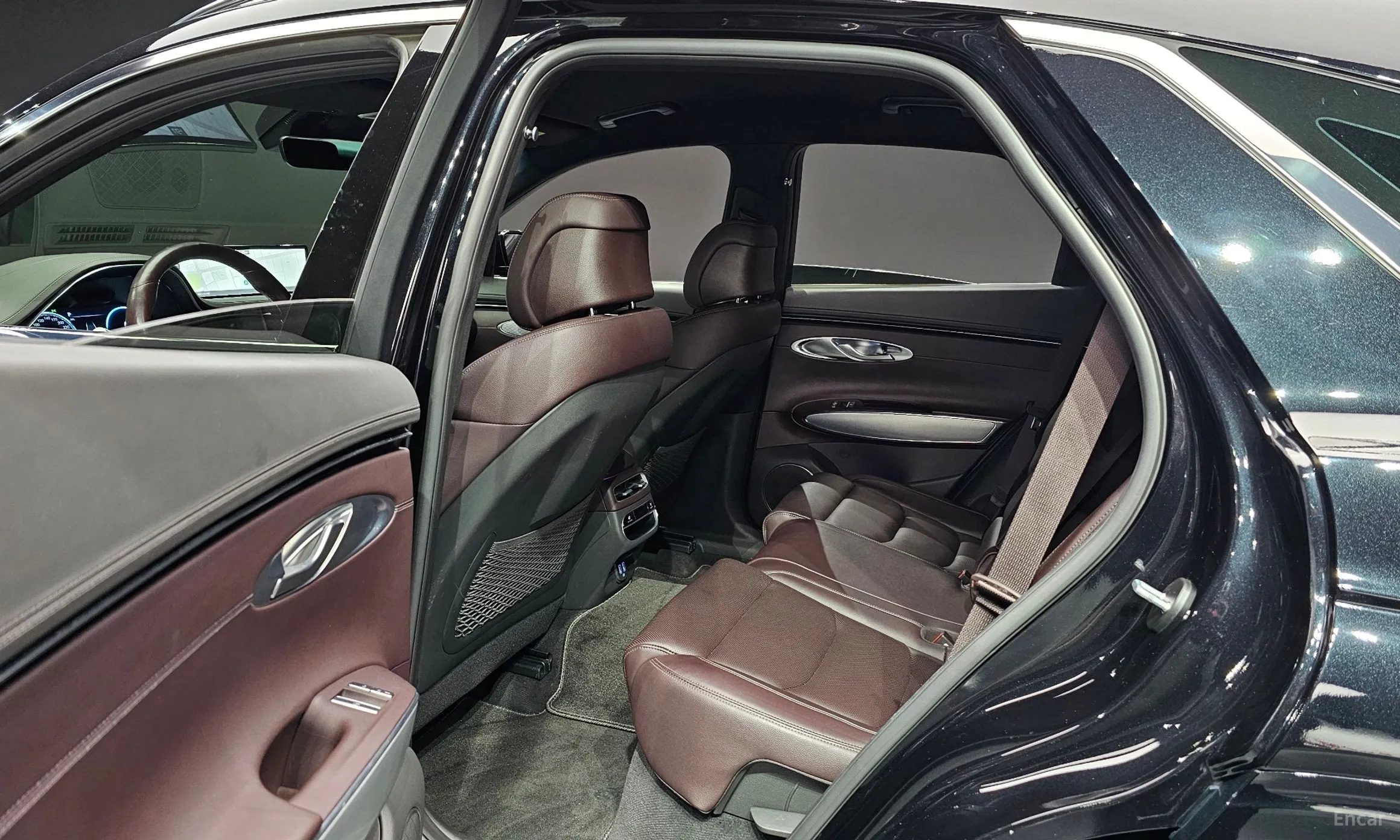 Genesis GV70 превью 12
