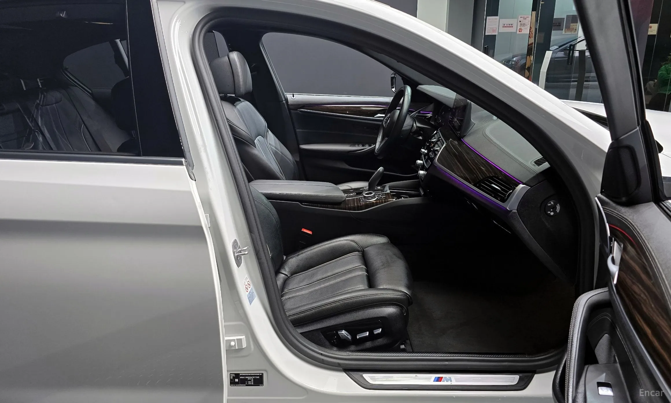 BMW 5 Series (G30) превью 10