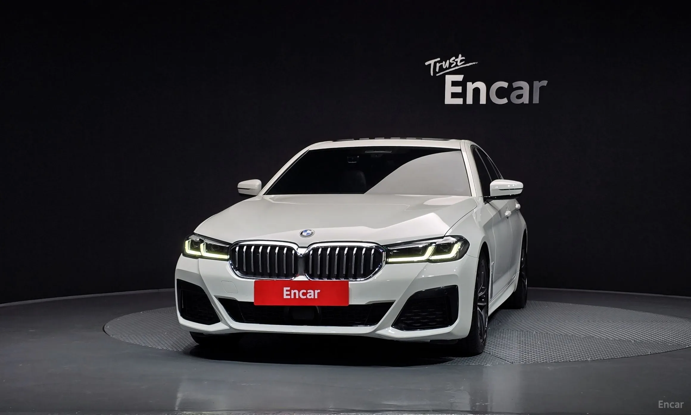 BMW 5 Series (G30) превью 3
