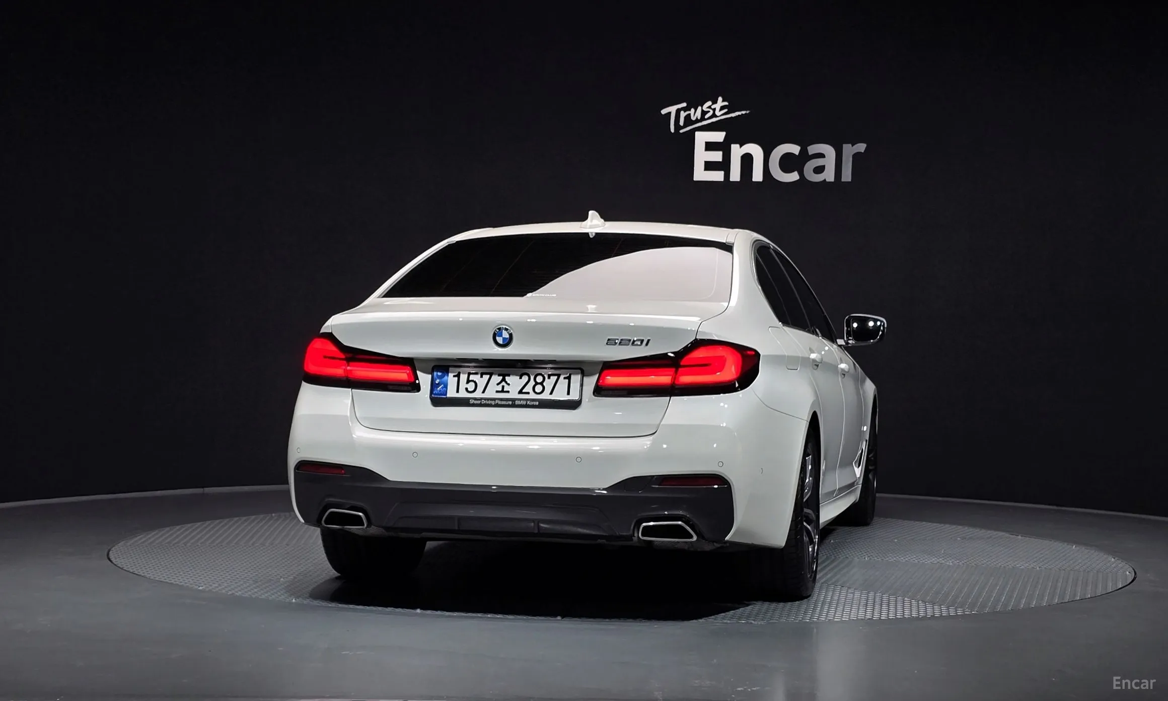 BMW 5 Series (G30) превью 4