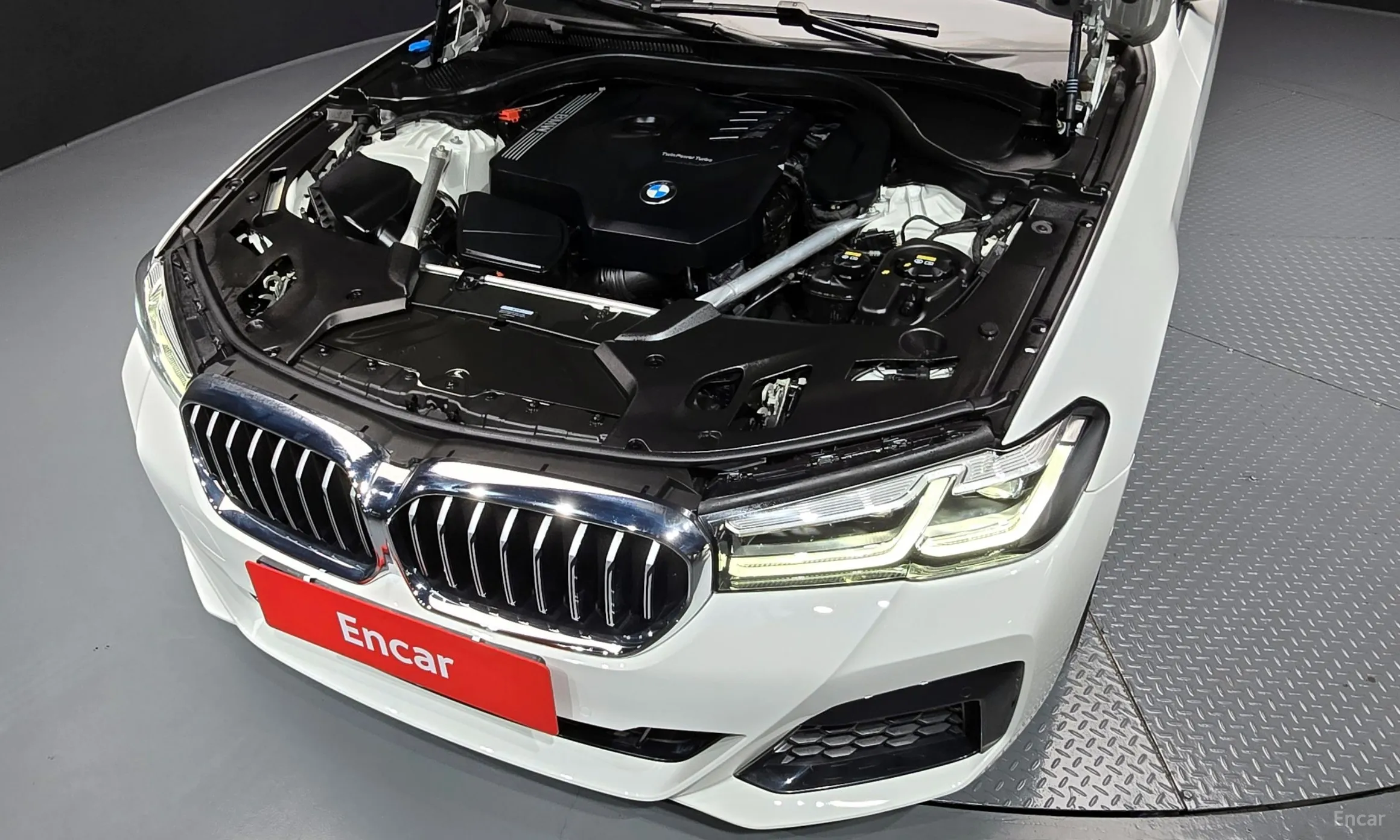 BMW 5 Series (G30) превью 6