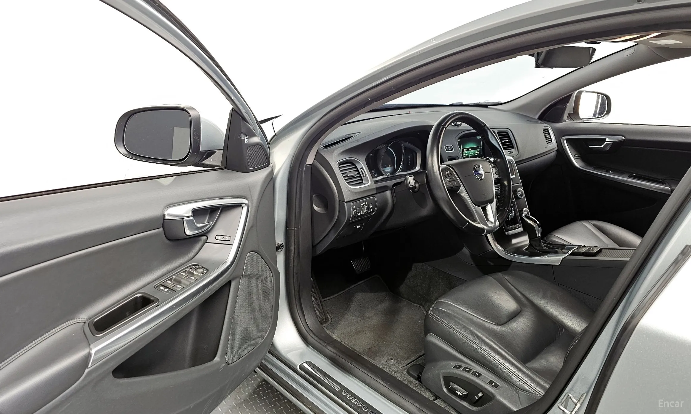 Volvo S60 превью 10