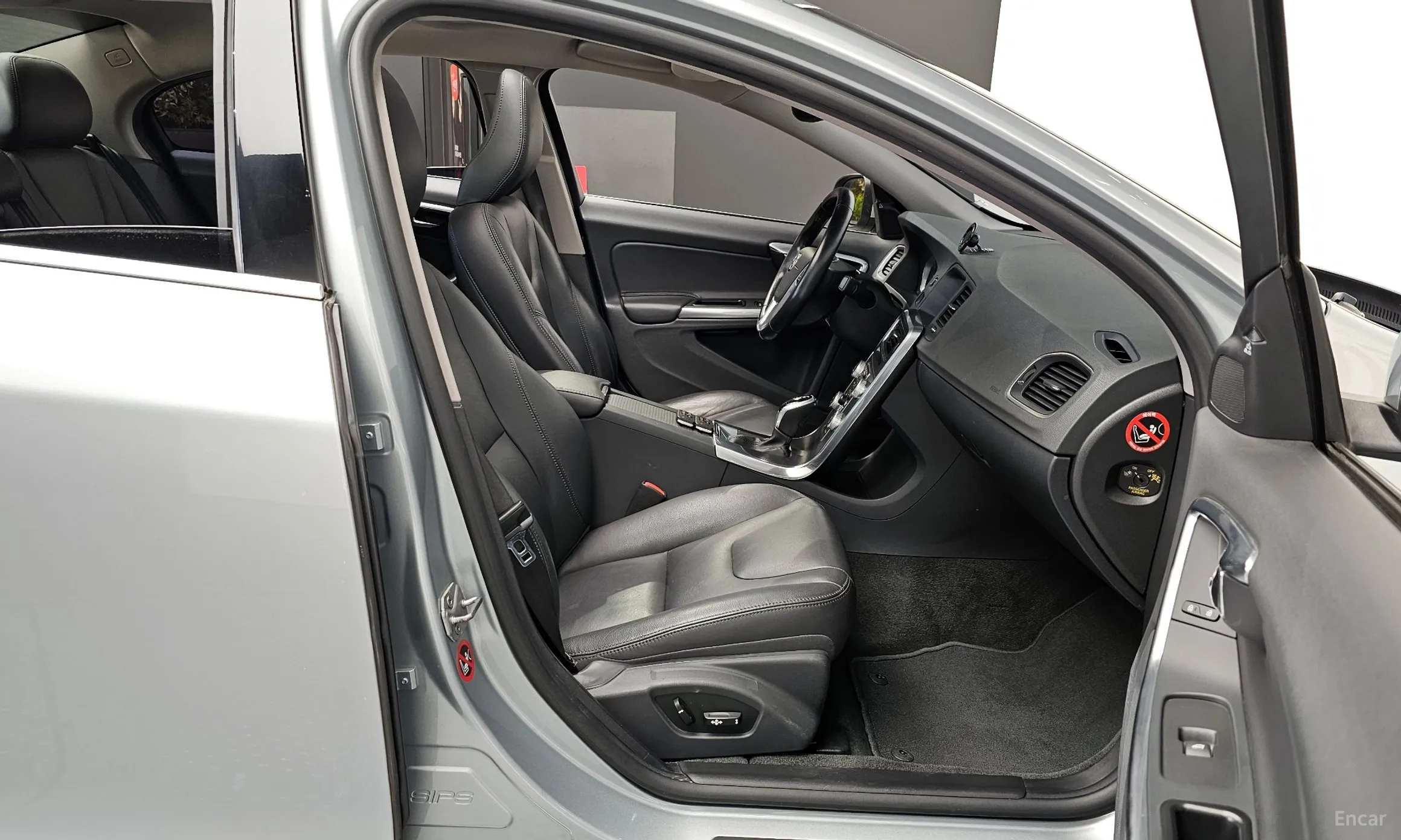 Volvo S60 превью 11