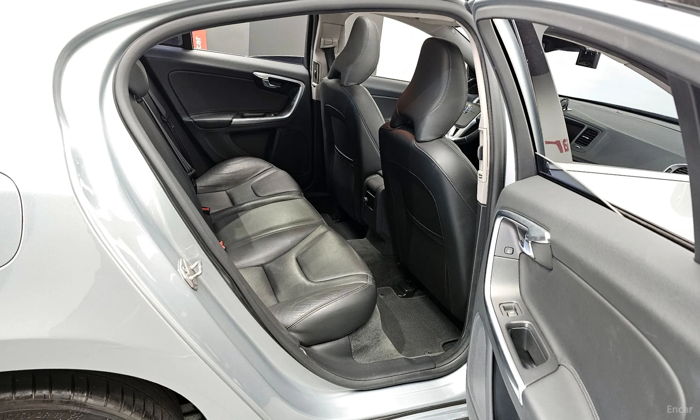 Volvo S60 превью 12