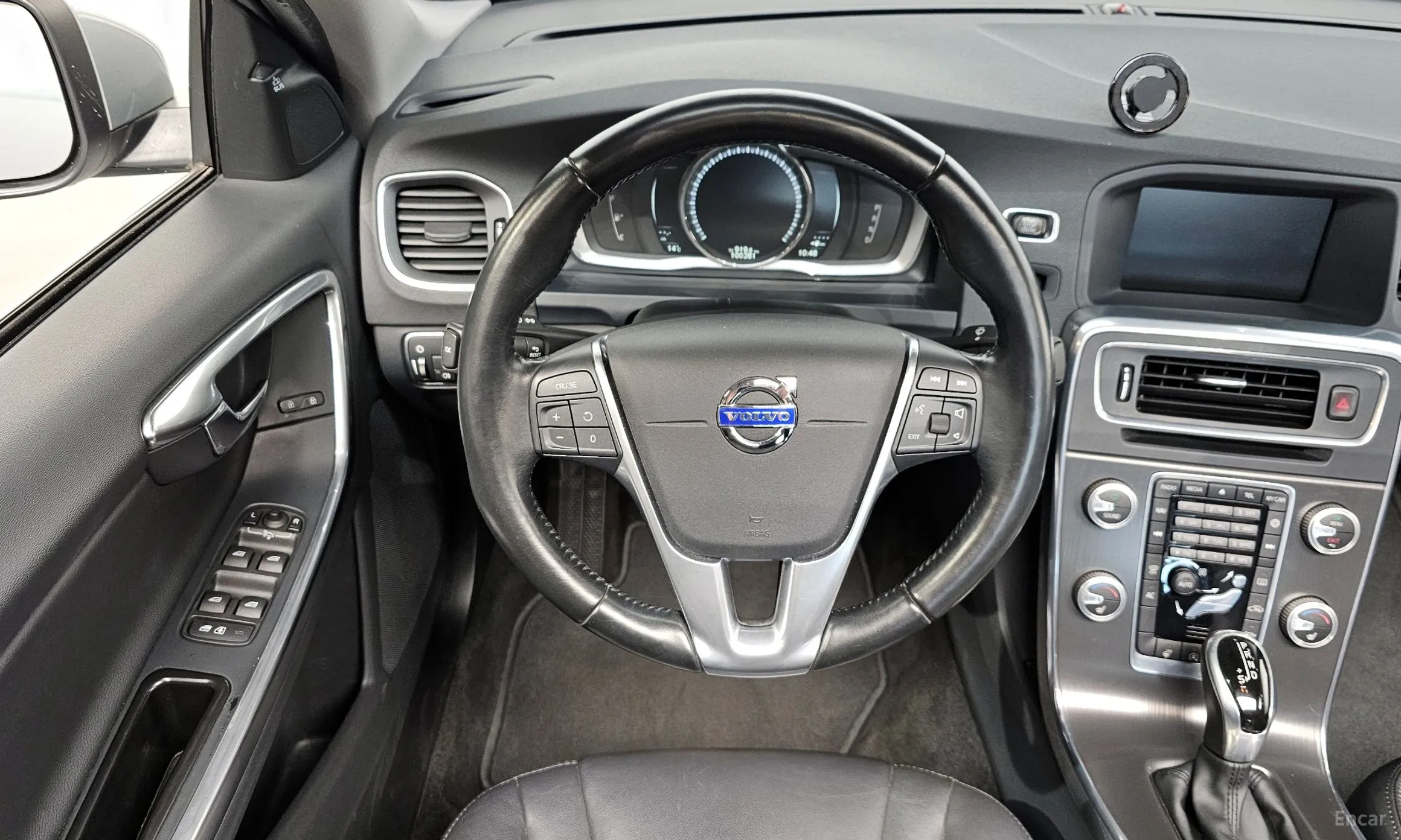 Volvo S60 превью 13