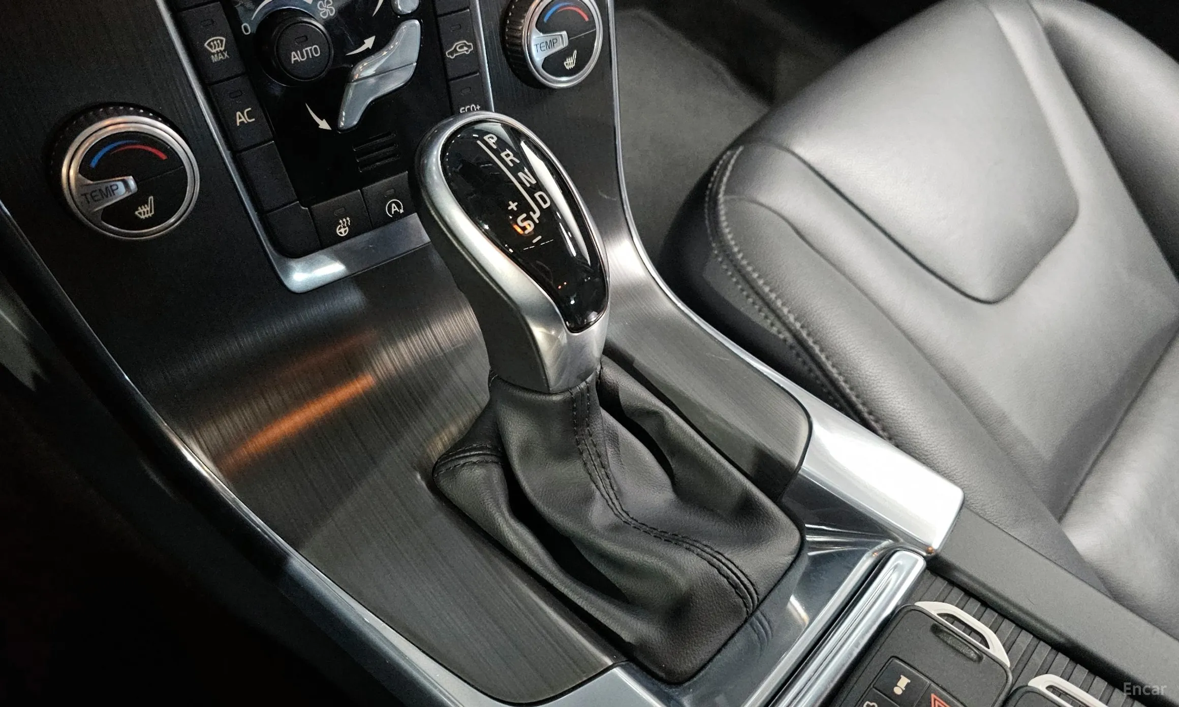 Volvo S60 превью 9