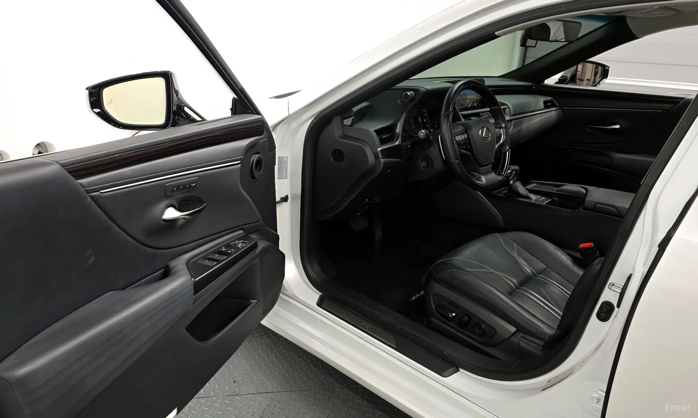 Lexus ES300h 7th Generation превью 10