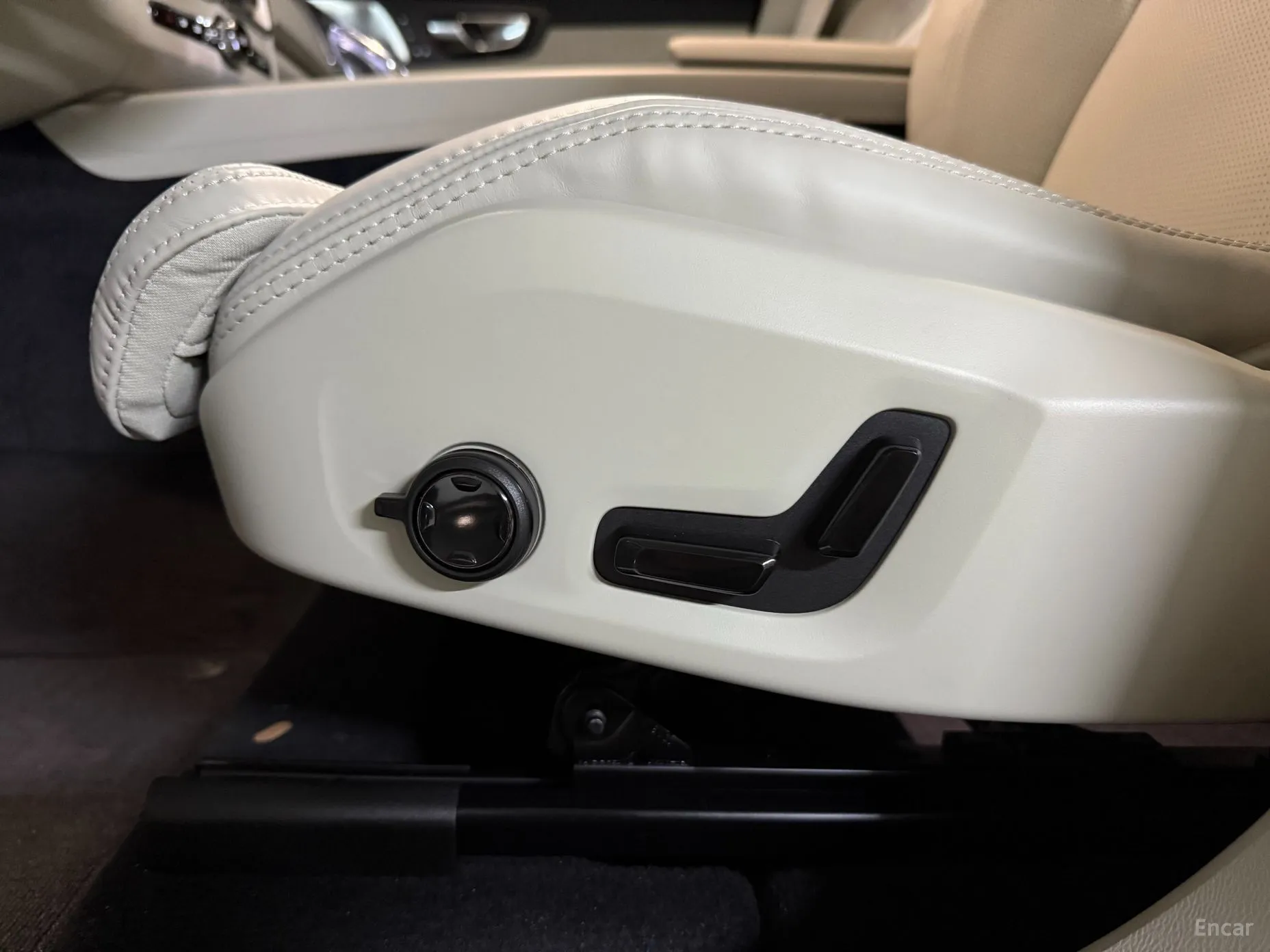 Volvo XC60 Gen 2 превью 11