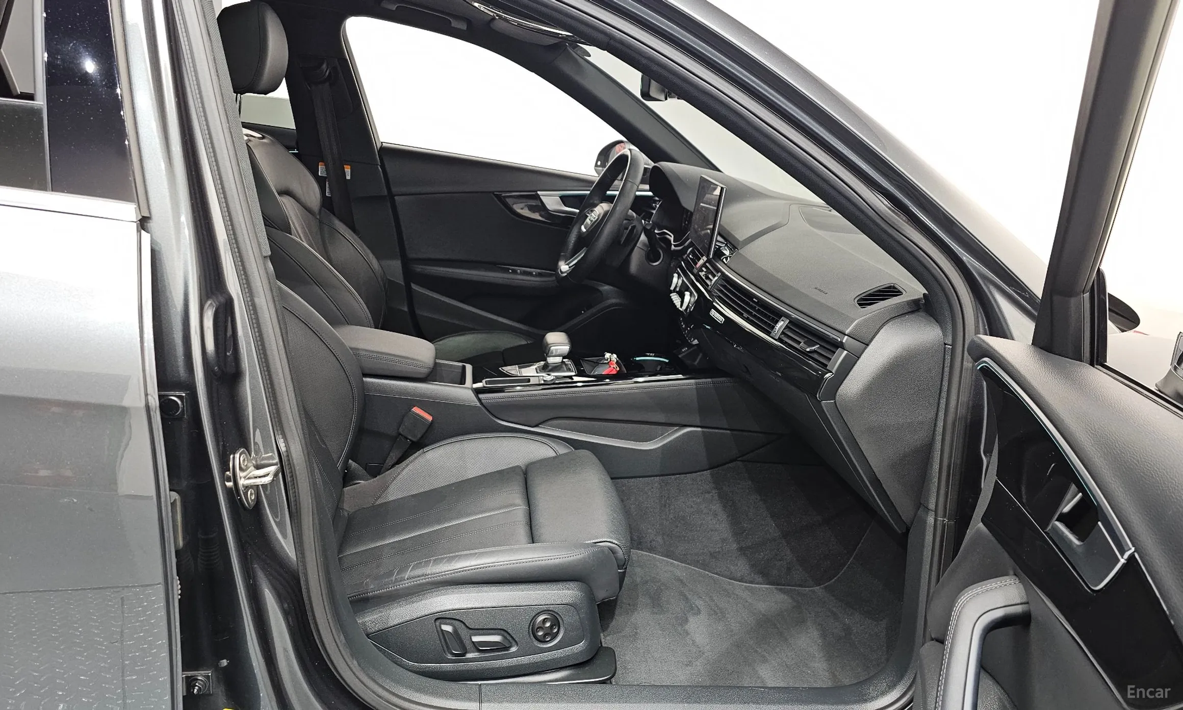 Audi A4 (B9) превью 11