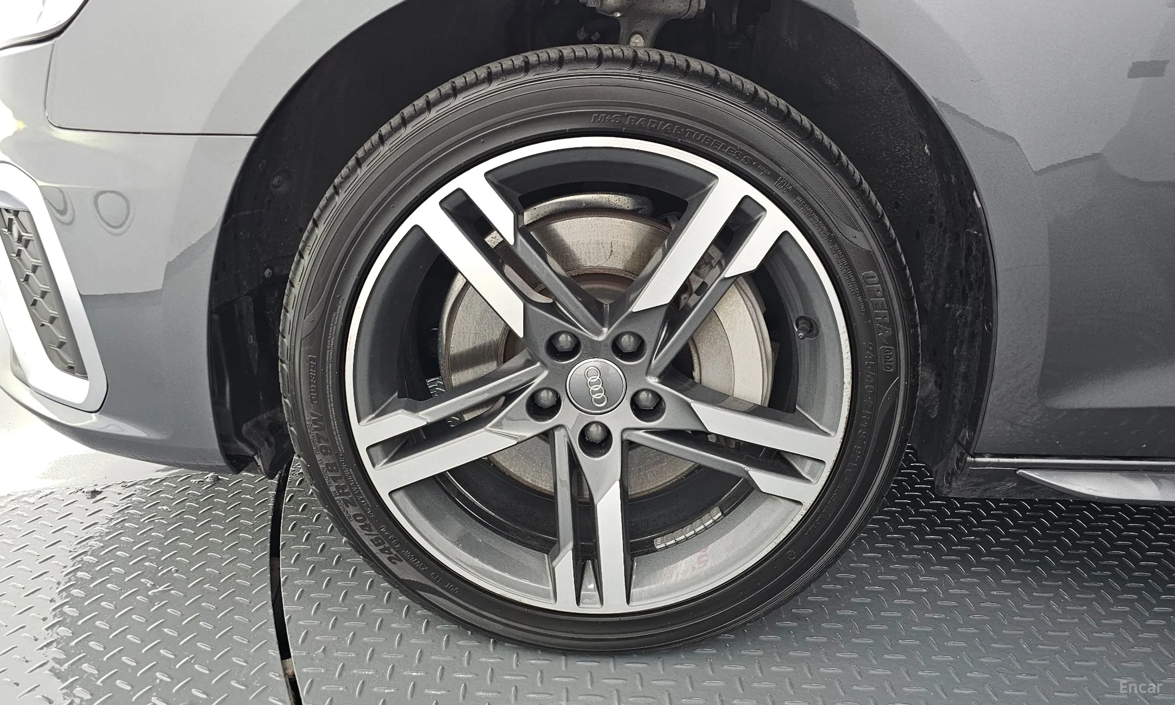 Audi A4 (B9) превью 5