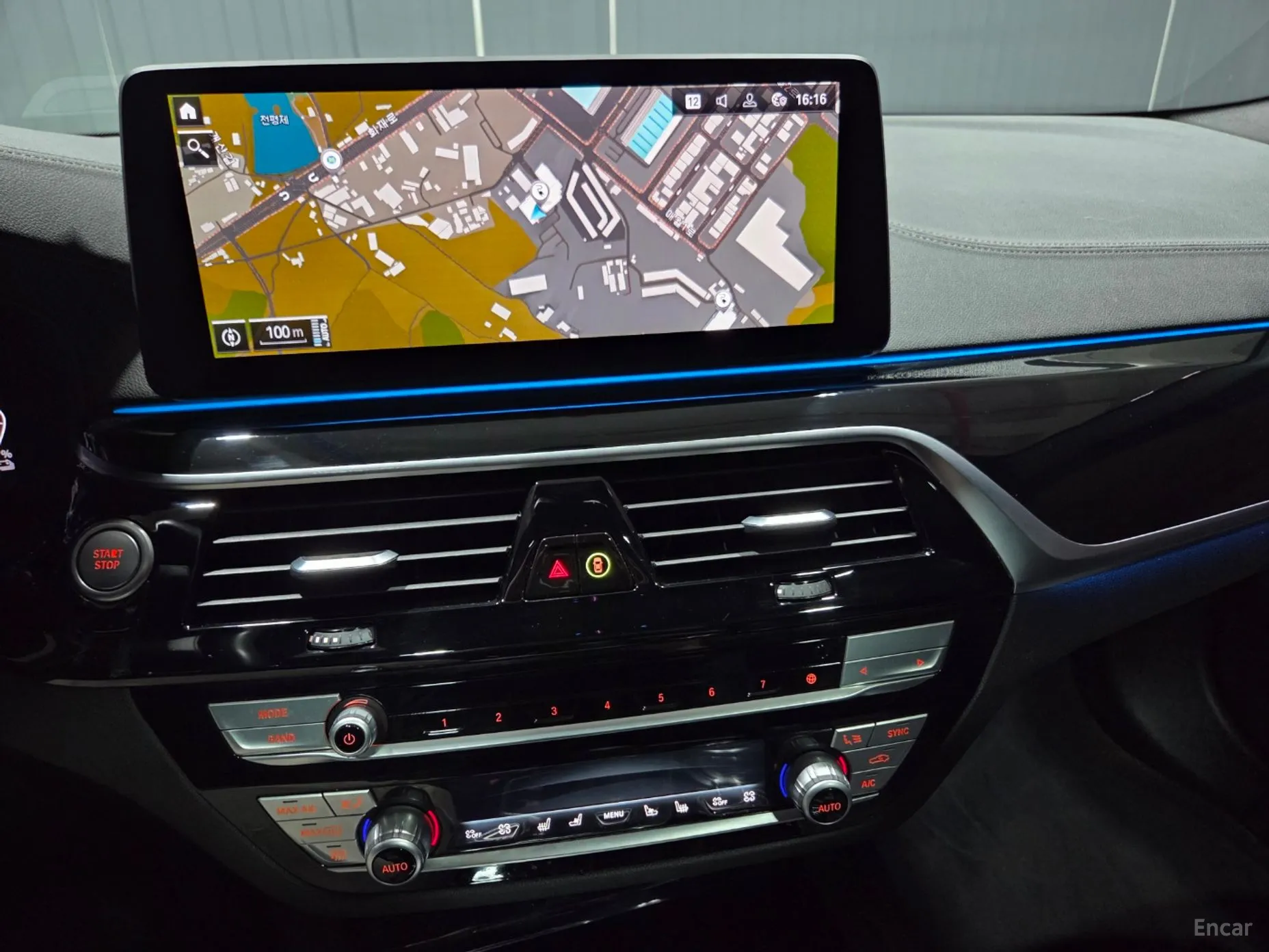 BMW 5 Series (G30) превью 12