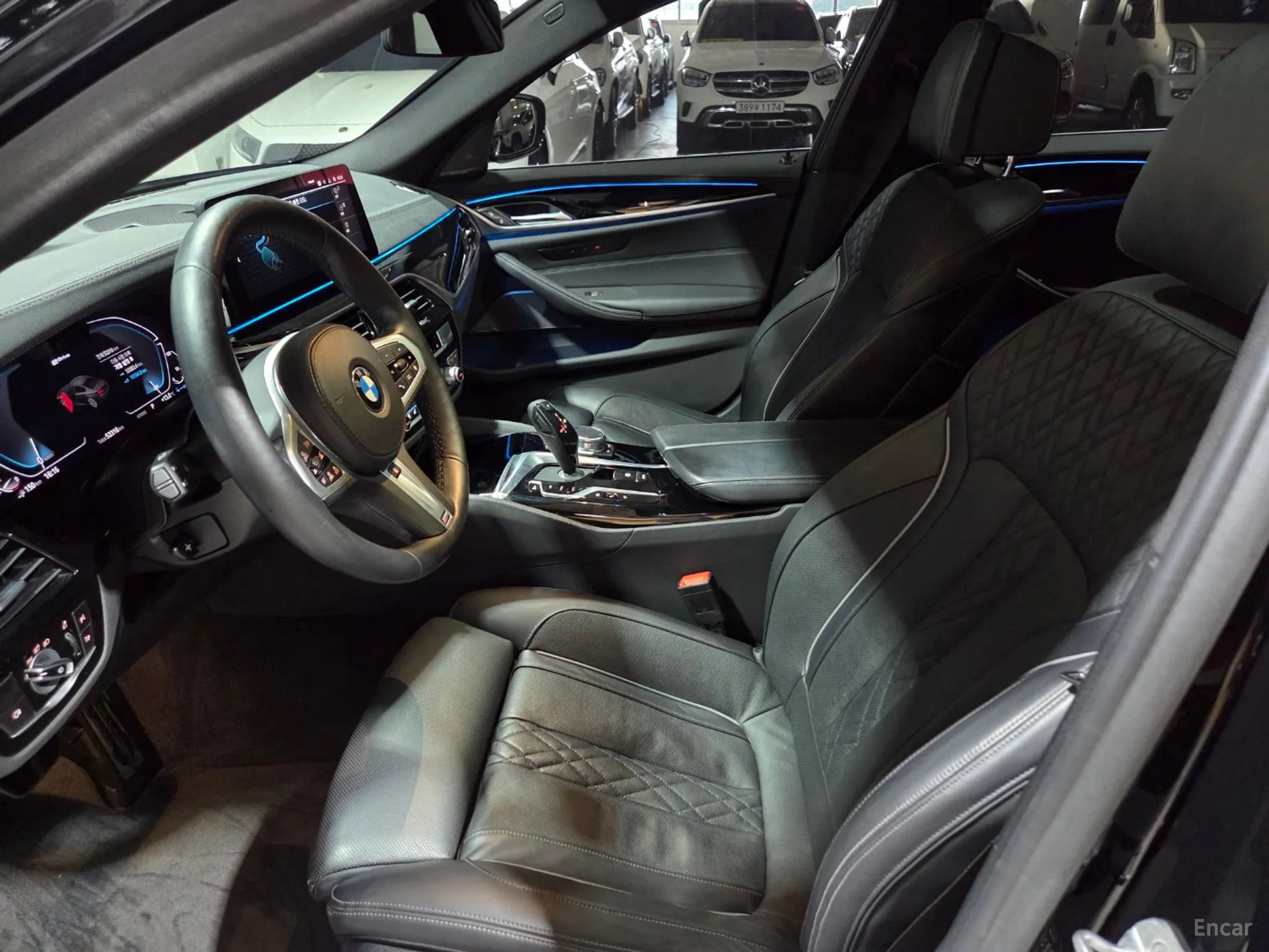 BMW 5 Series (G30) превью 16