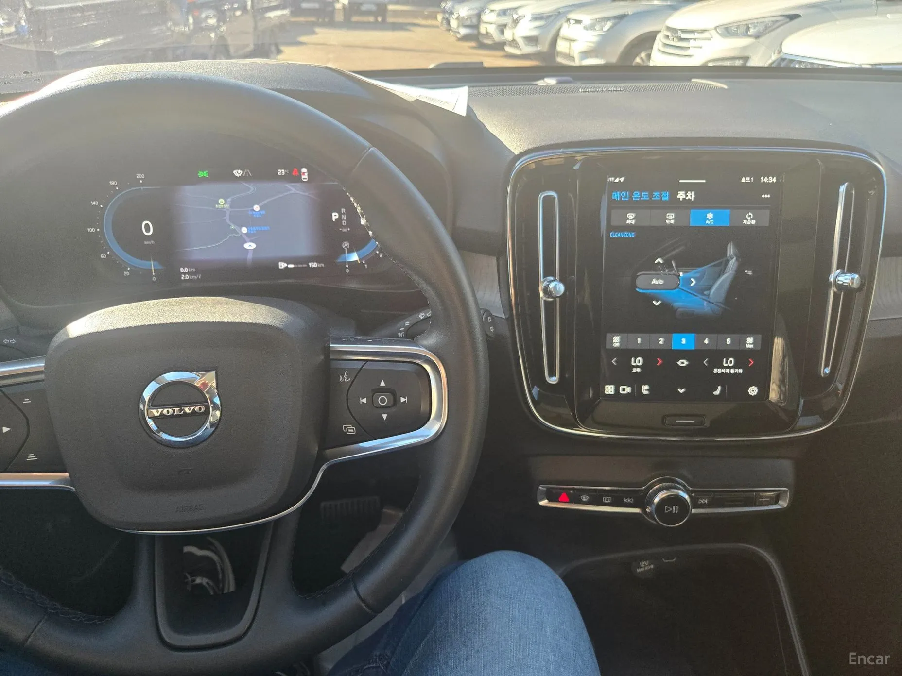 Volvo XC40 превью 13