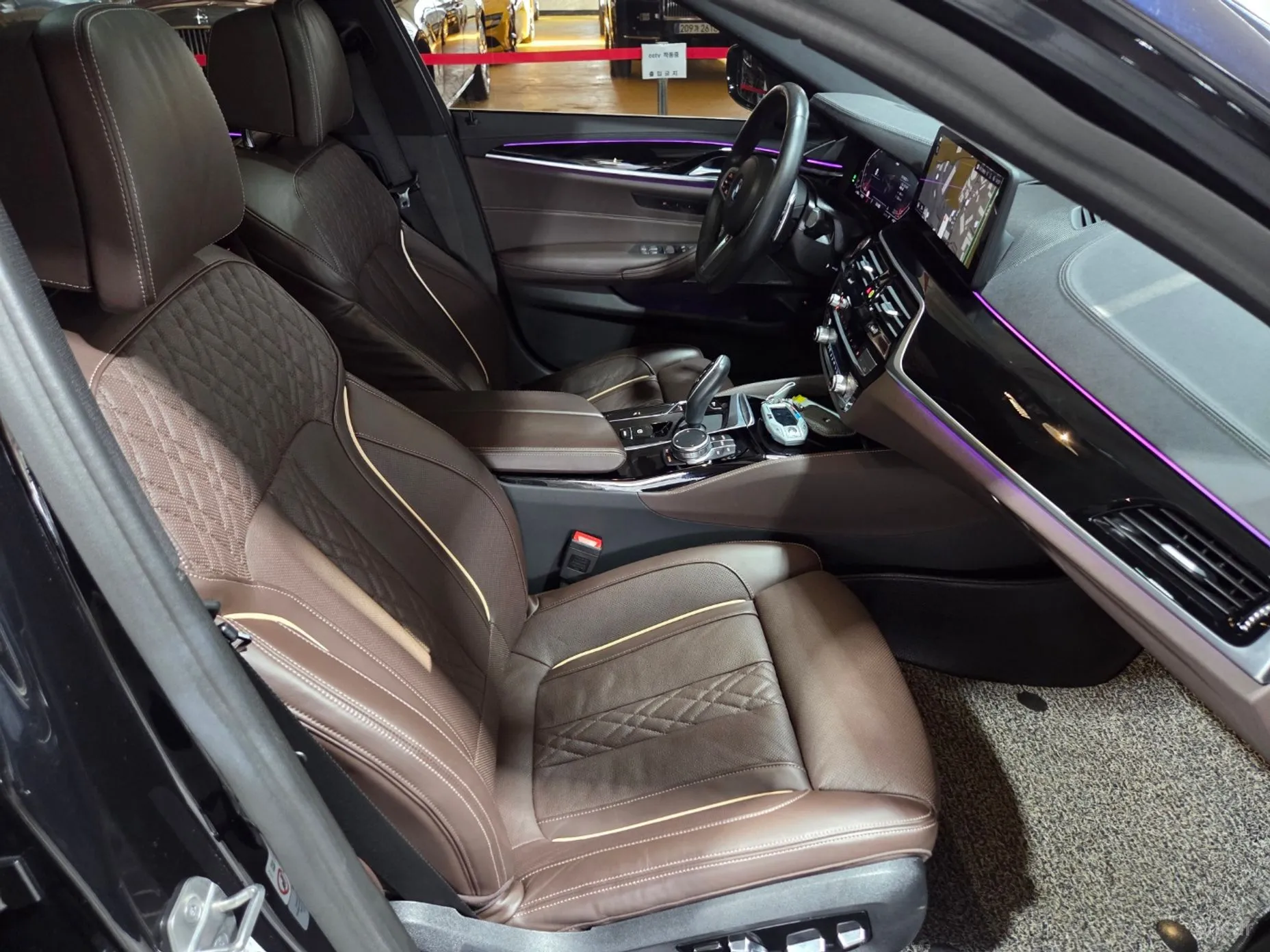 BMW 5 Series (G30) превью 11