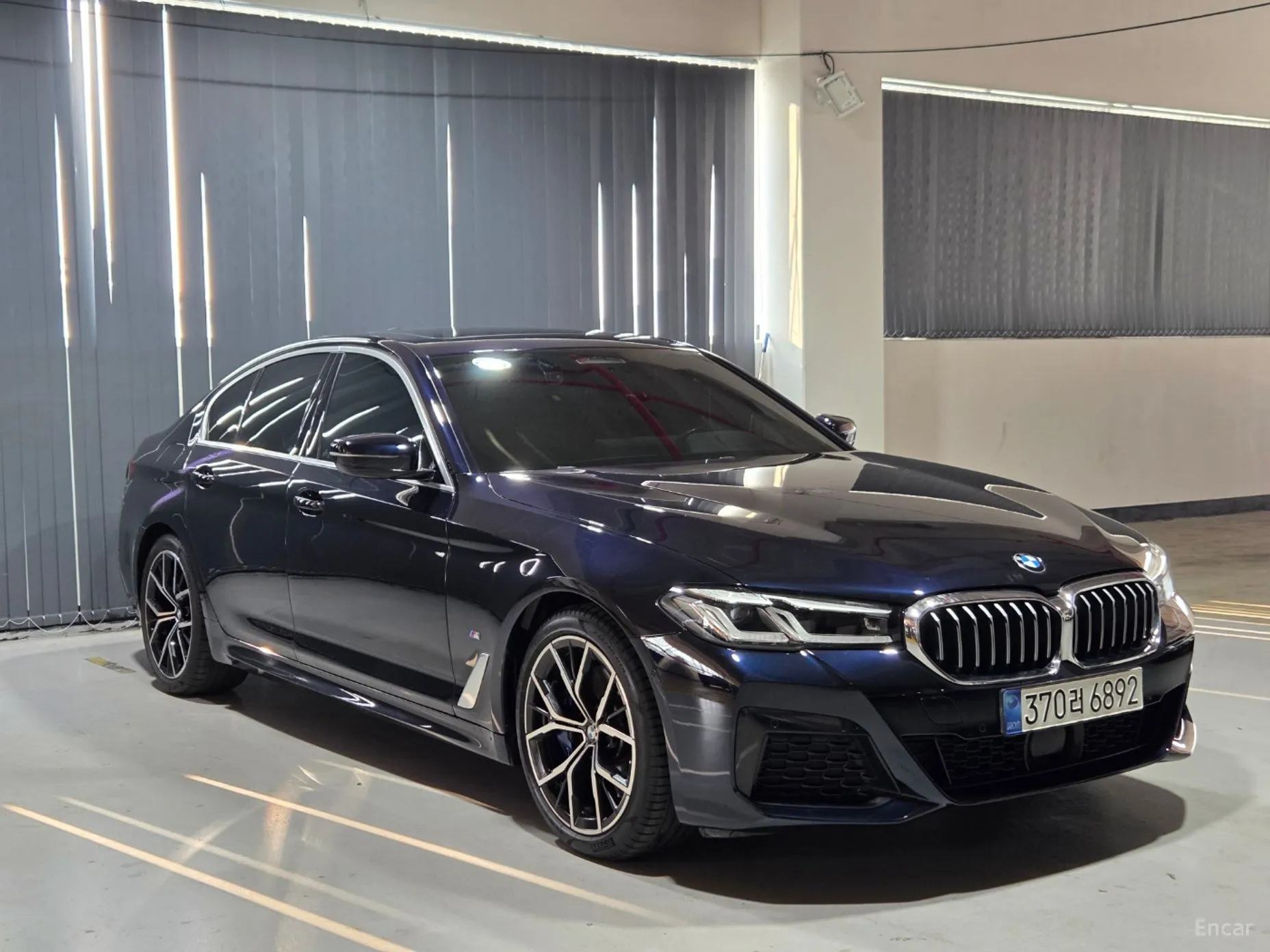 BMW 5 Series (G30) превью 3