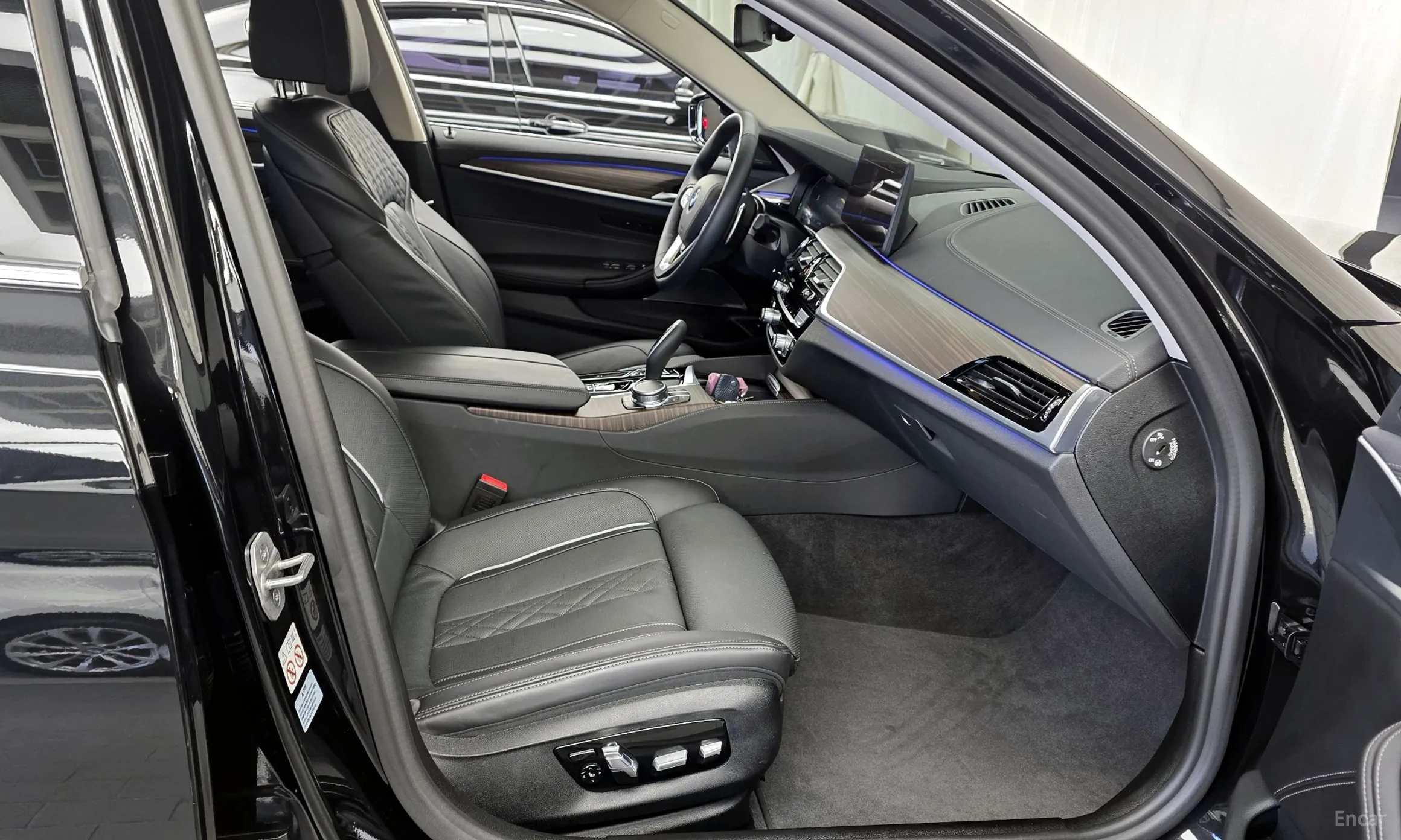 BMW 5 Series (G30) превью 11