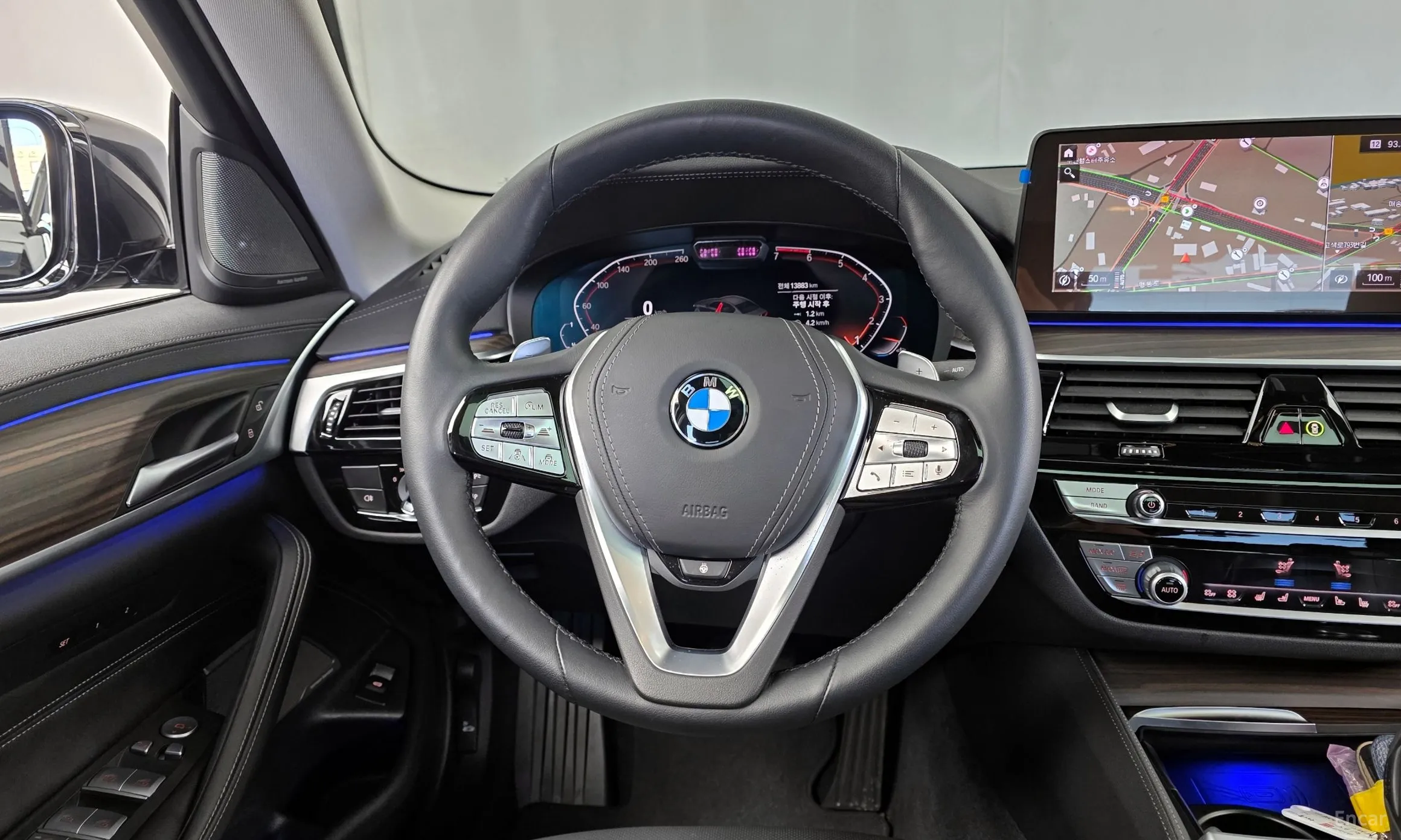 BMW 5 Series (G30) превью 13