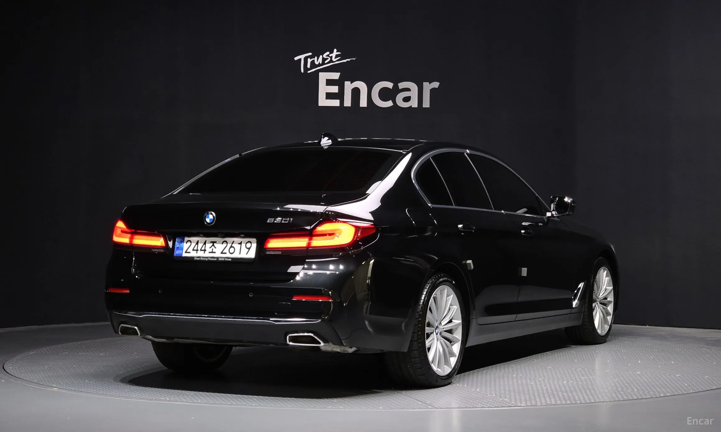 BMW 5 Series (G30) превью 2