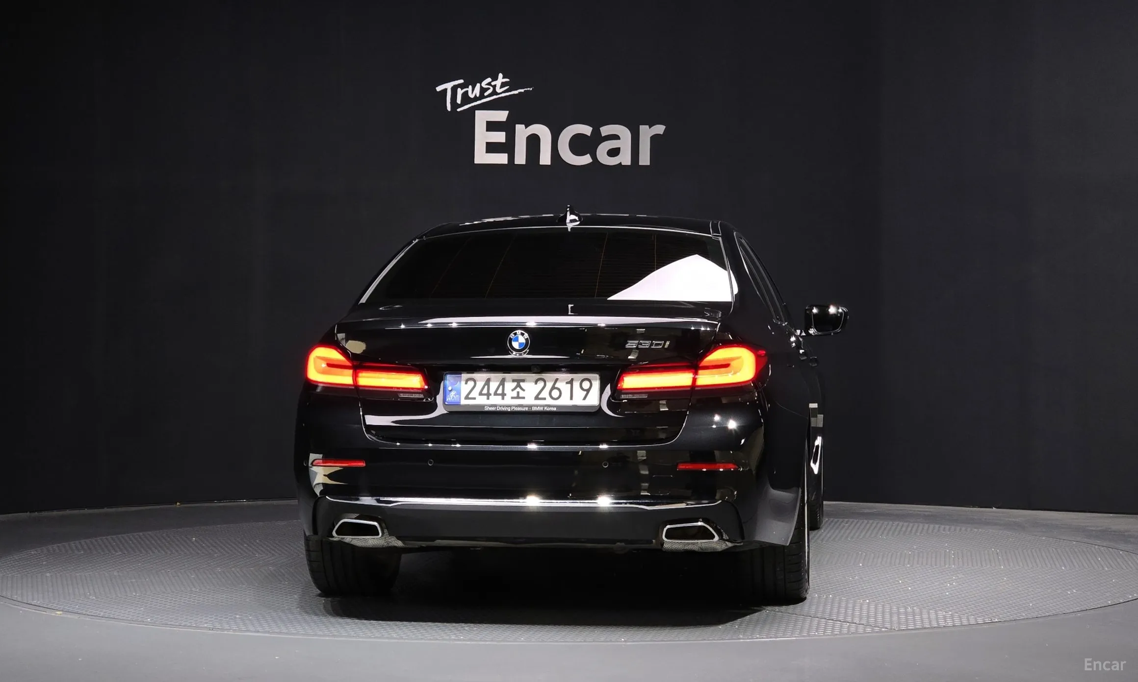 BMW 5 Series (G30) превью 4