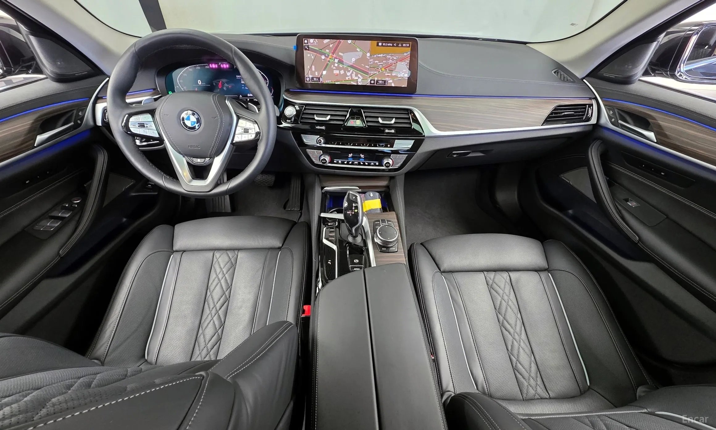 BMW 5 Series (G30) превью 7