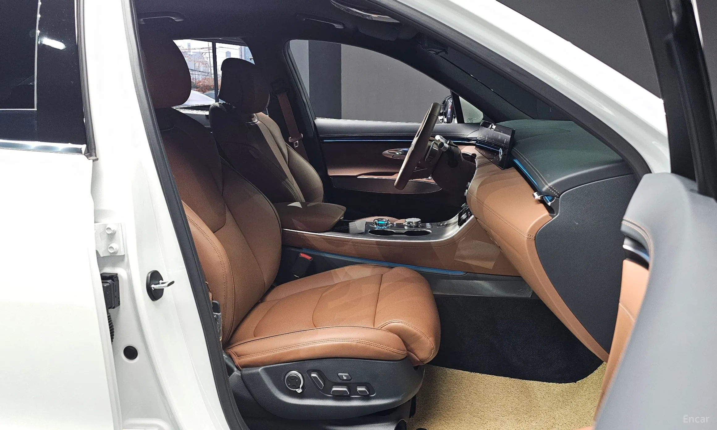 Genesis GV70 превью 10