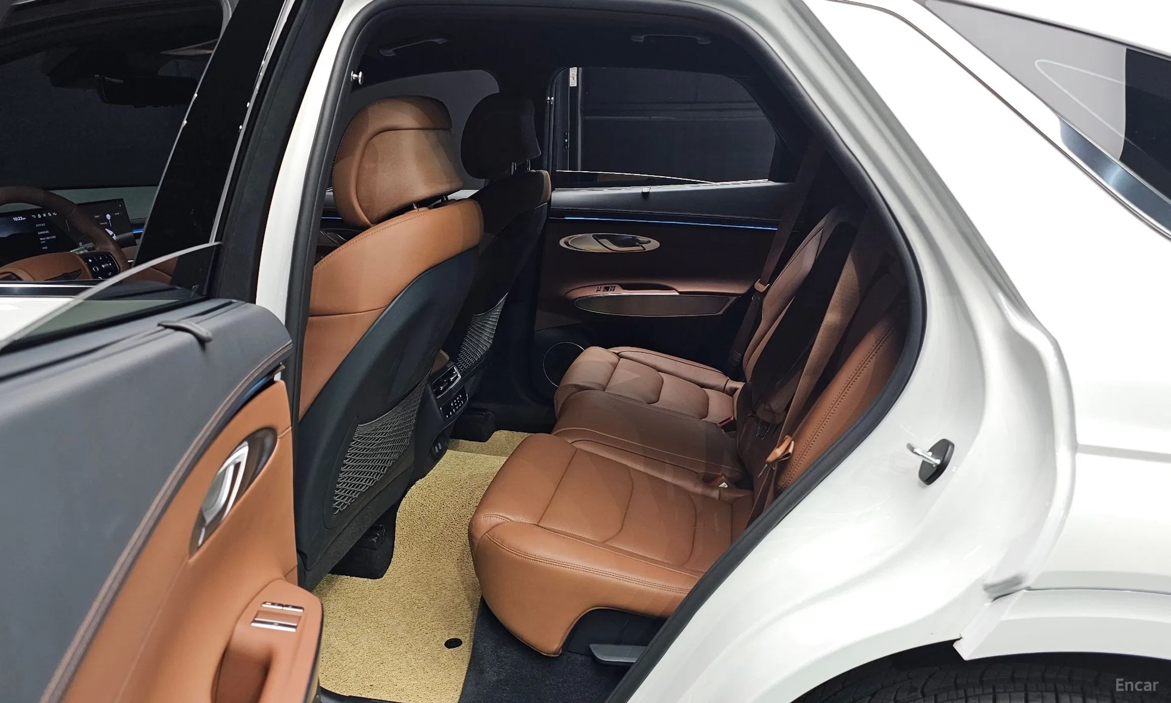 Genesis GV70 превью 12