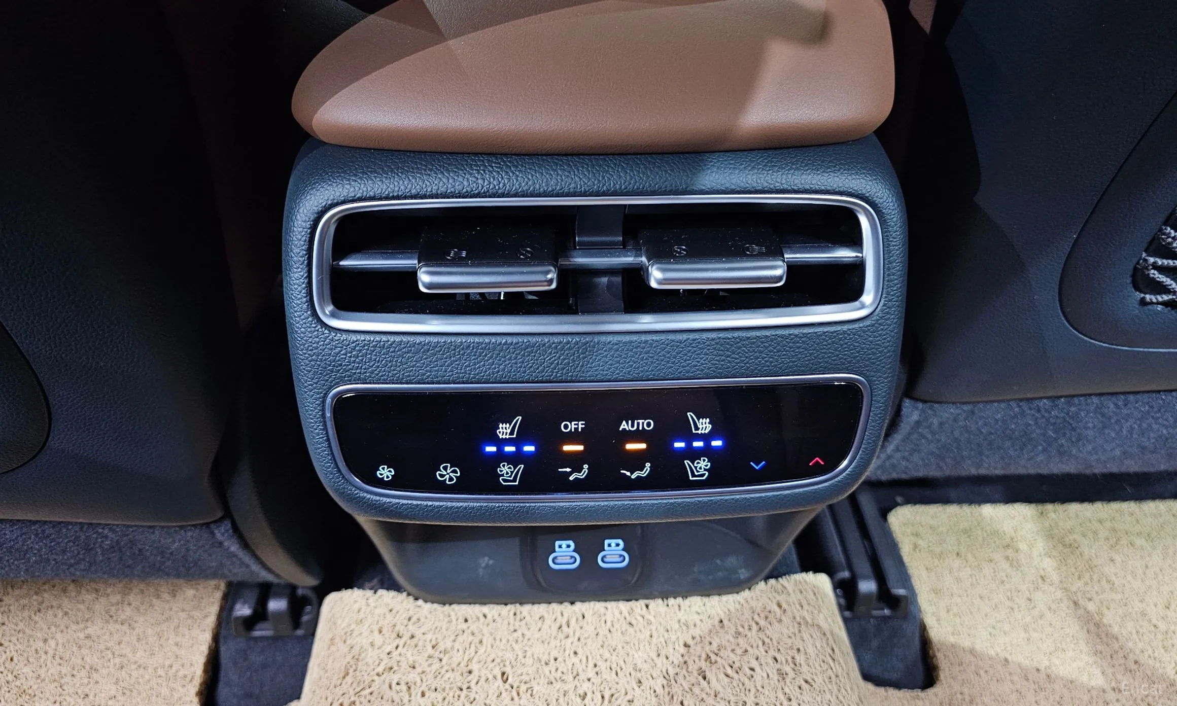 Genesis GV70 превью 19