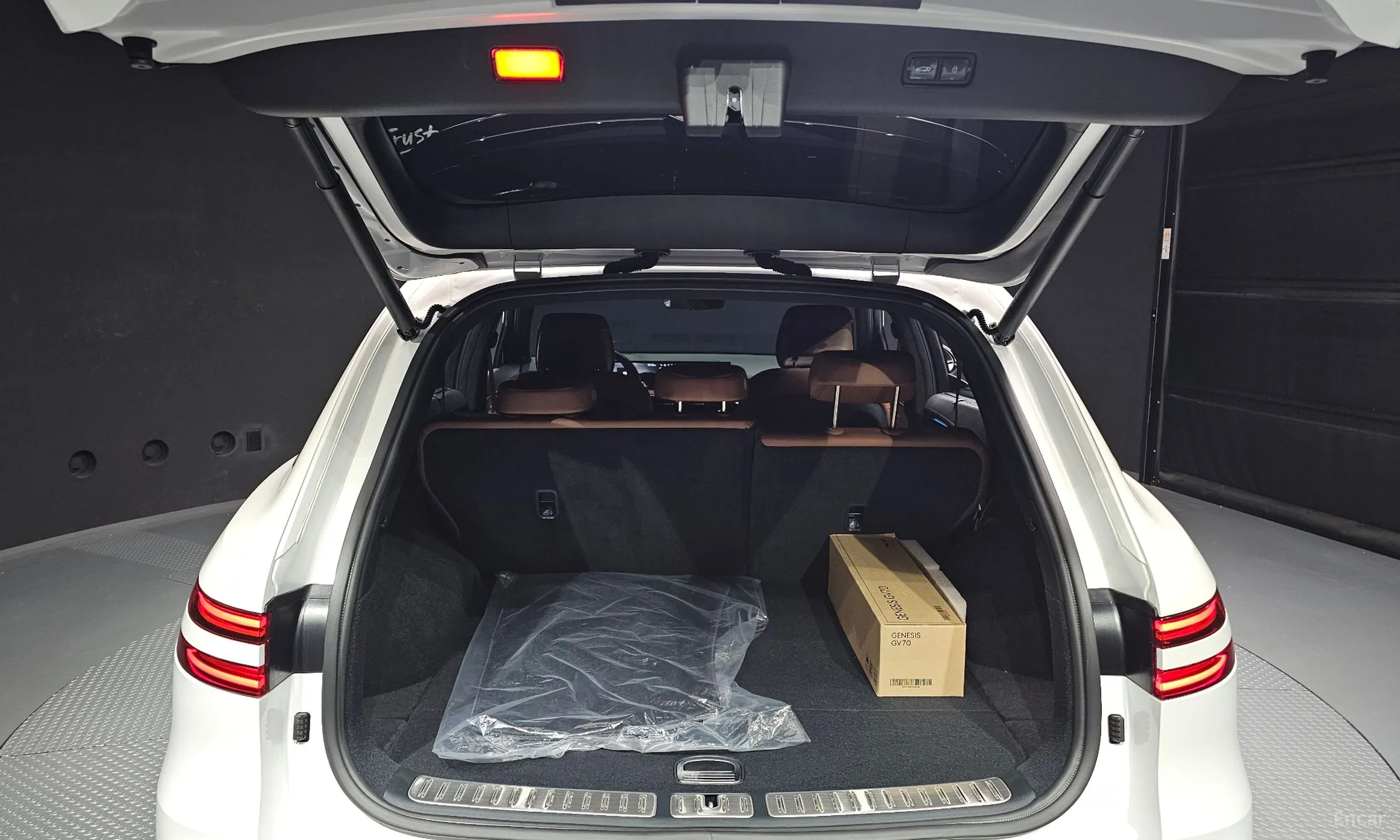 Genesis GV70 превью 20