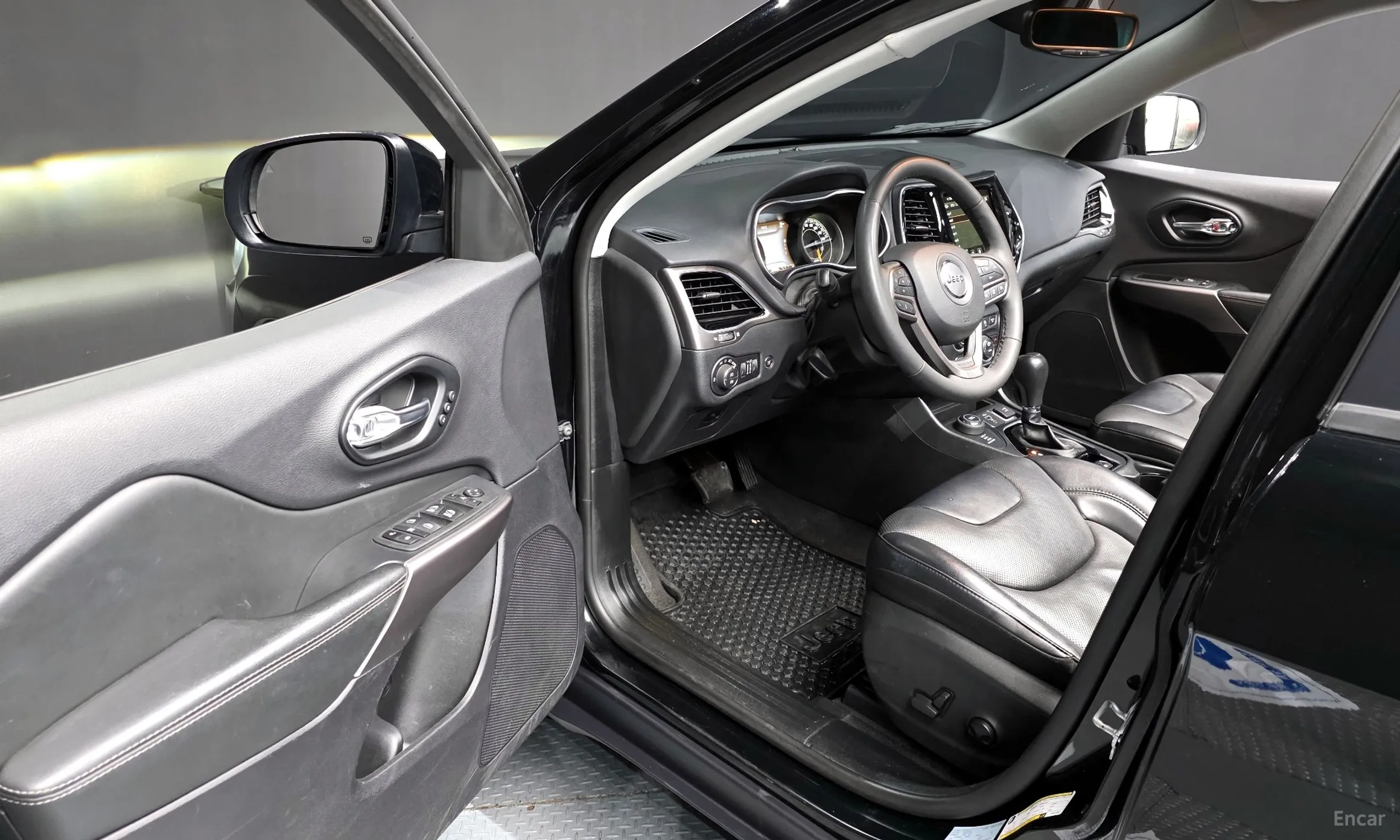 Jeep Cherokee (KL) превью 16