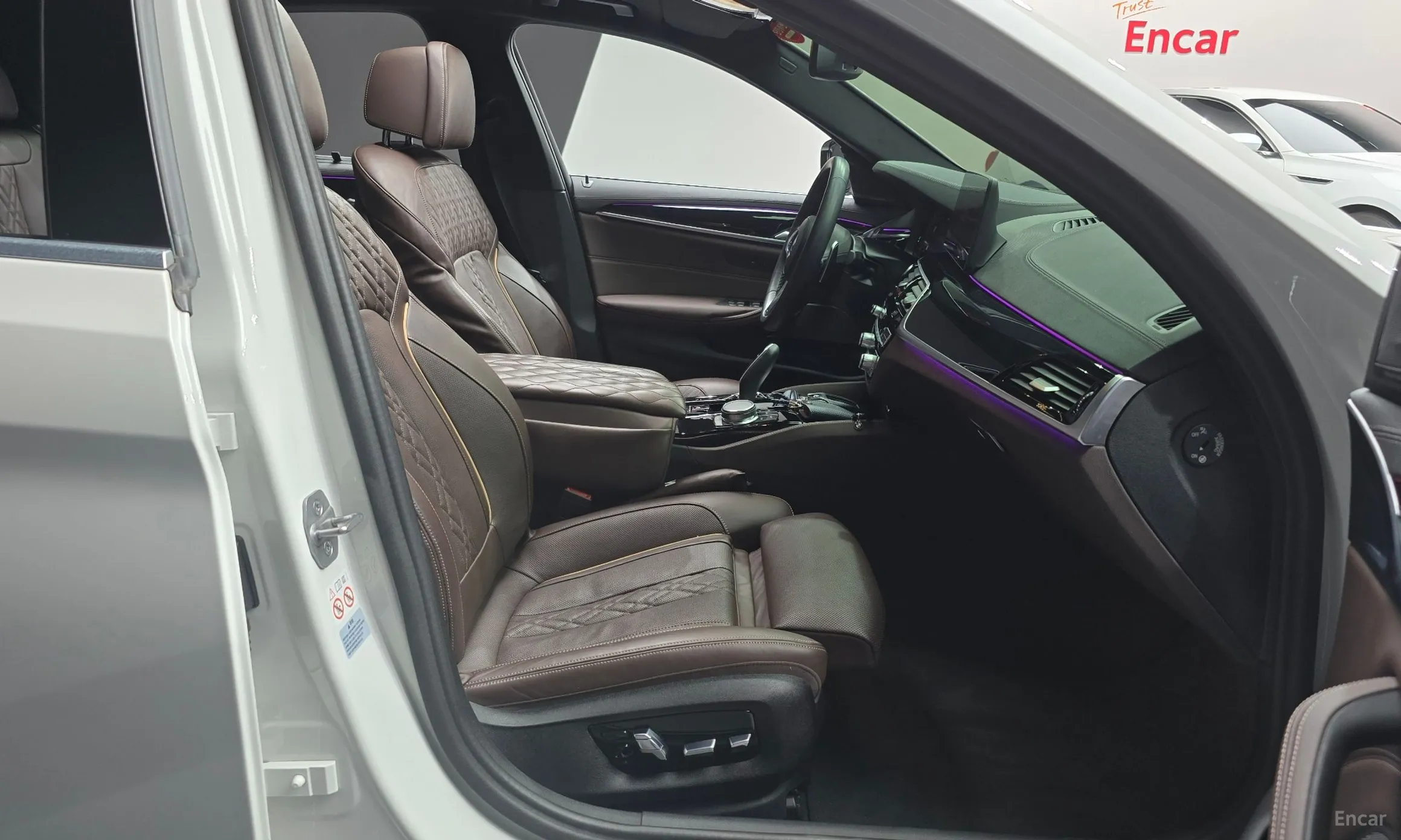 BMW 5 Series (G30) превью 10