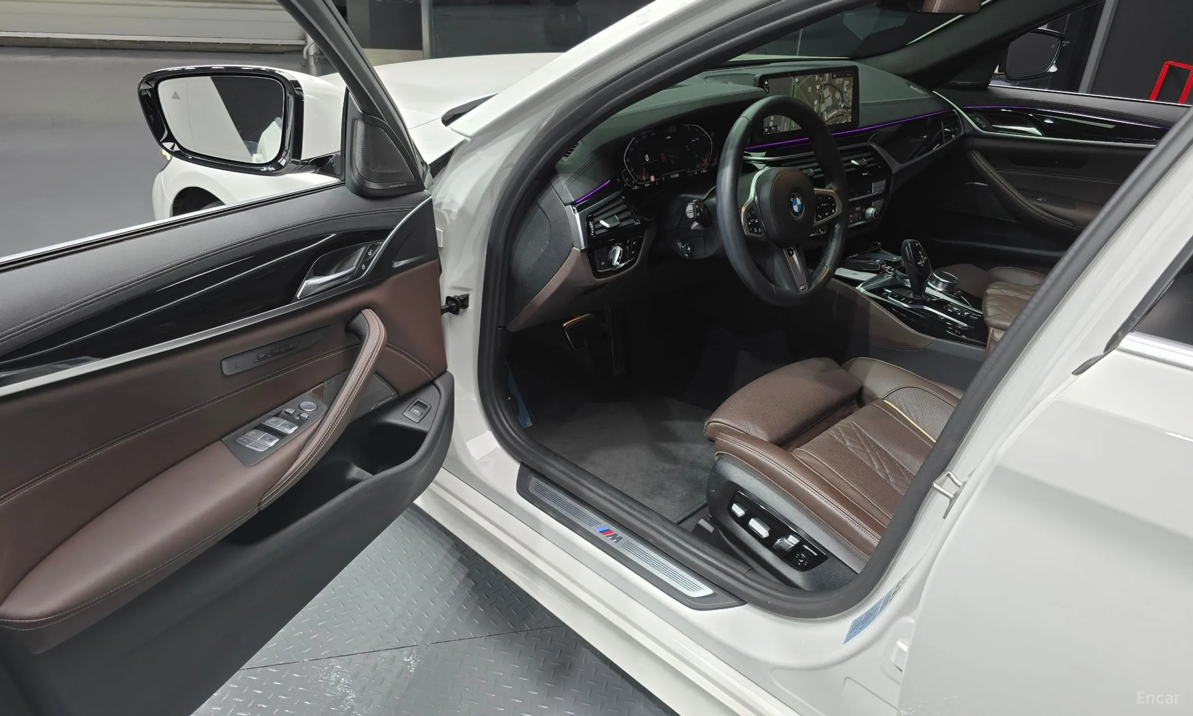 BMW 5 Series (G30) превью 11