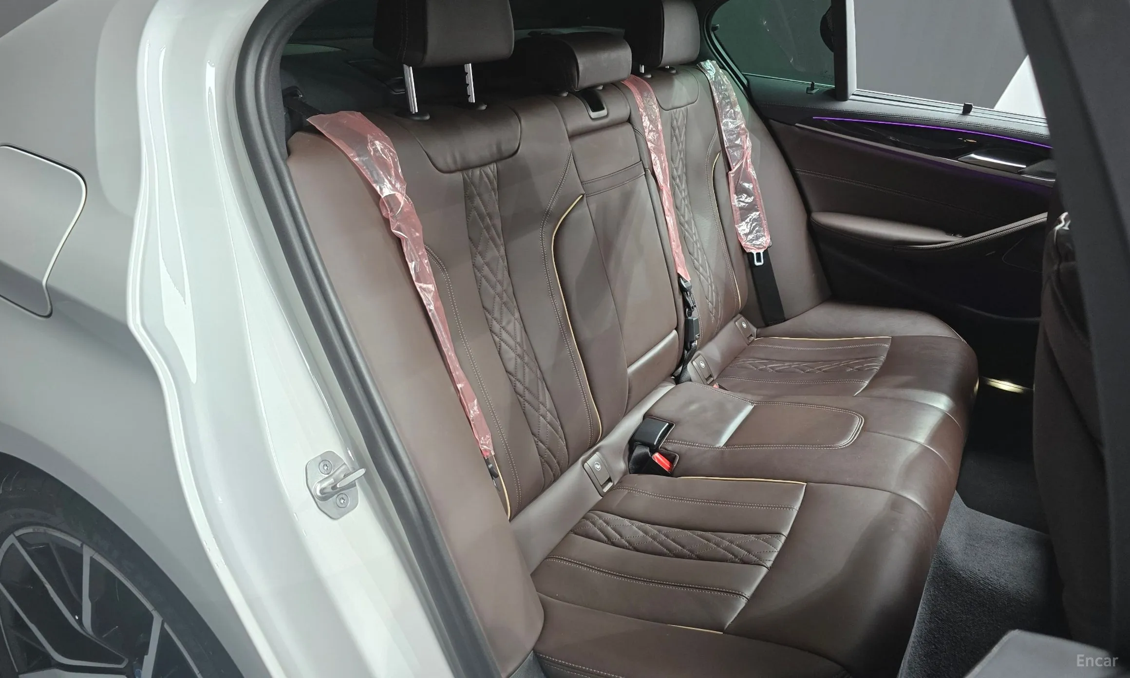 BMW 5 Series (G30) превью 12