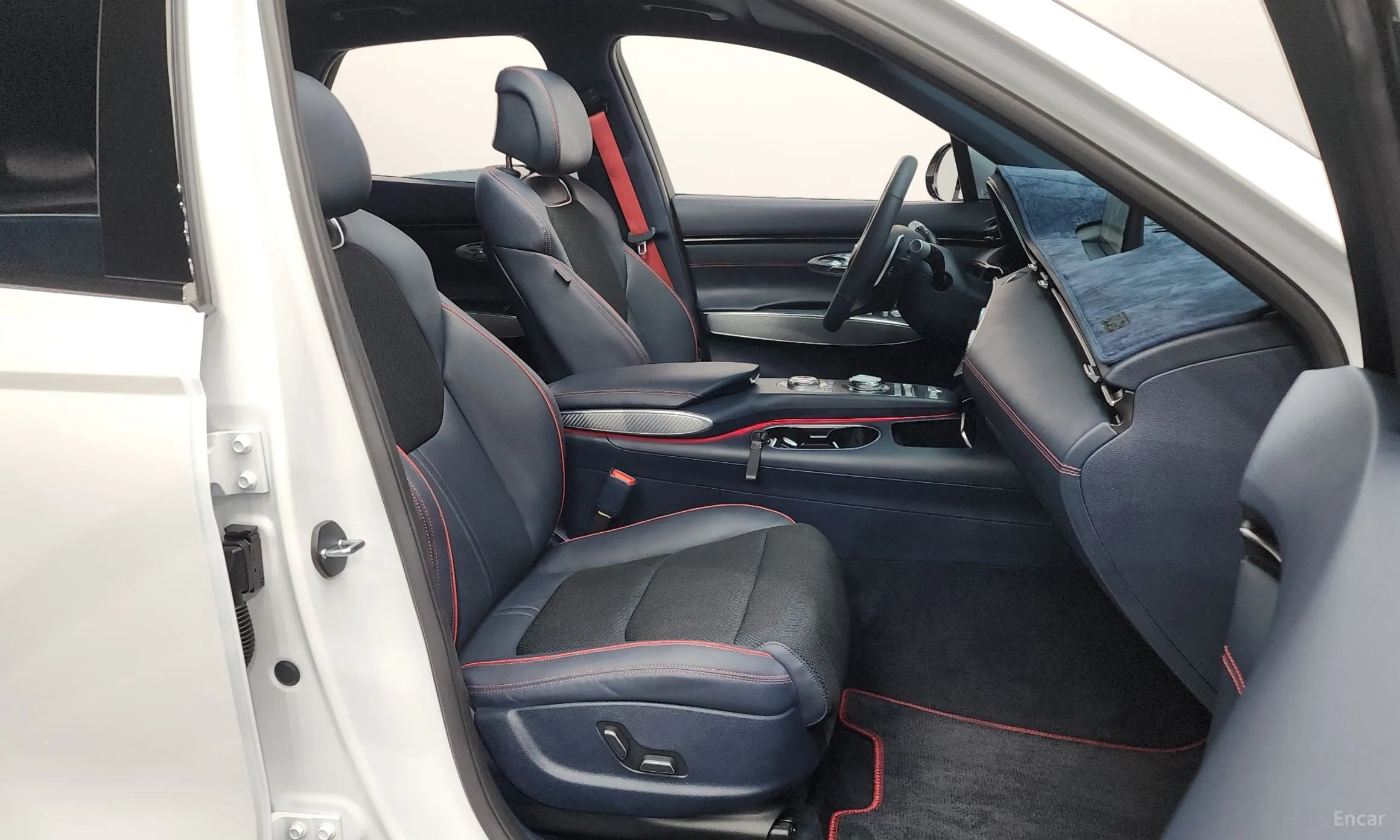 Genesis GV70 превью 11